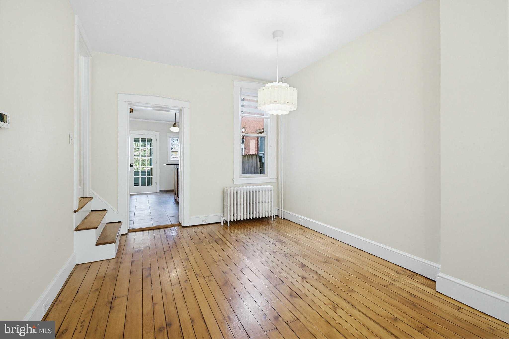 211 E Chestnut St photo 10