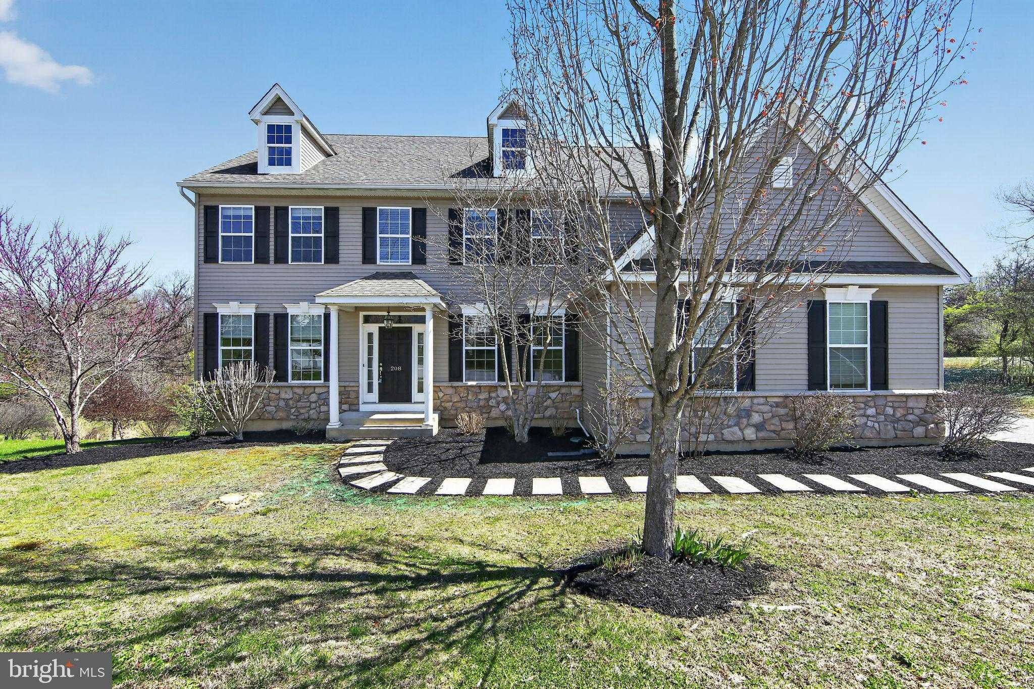 208 Liberty Cir photo 2