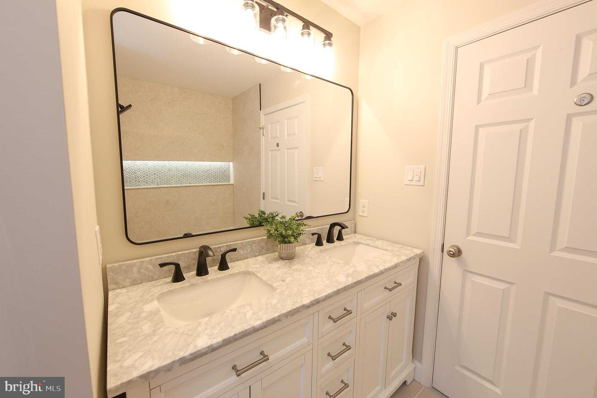 208 Liberty Cir photo 36