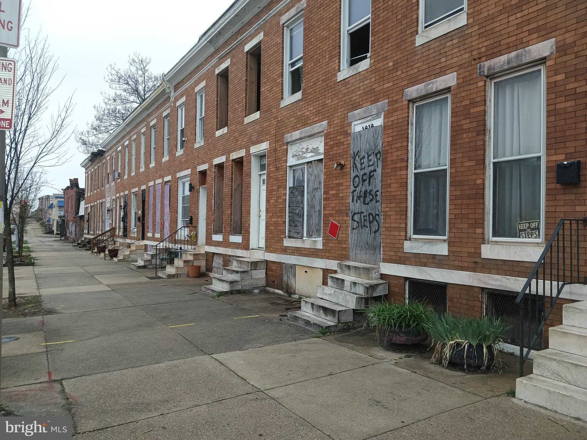 1818 N Milton Ave photo 3