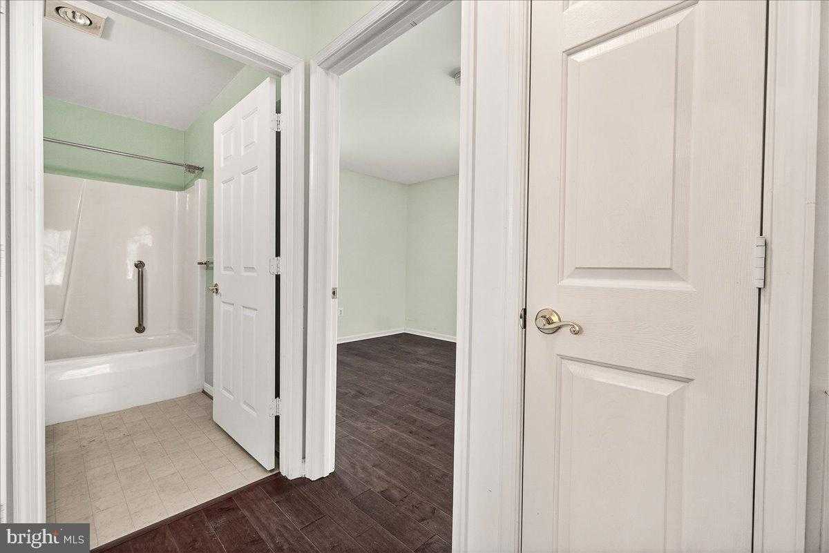 1110 Jousting Way photo 17