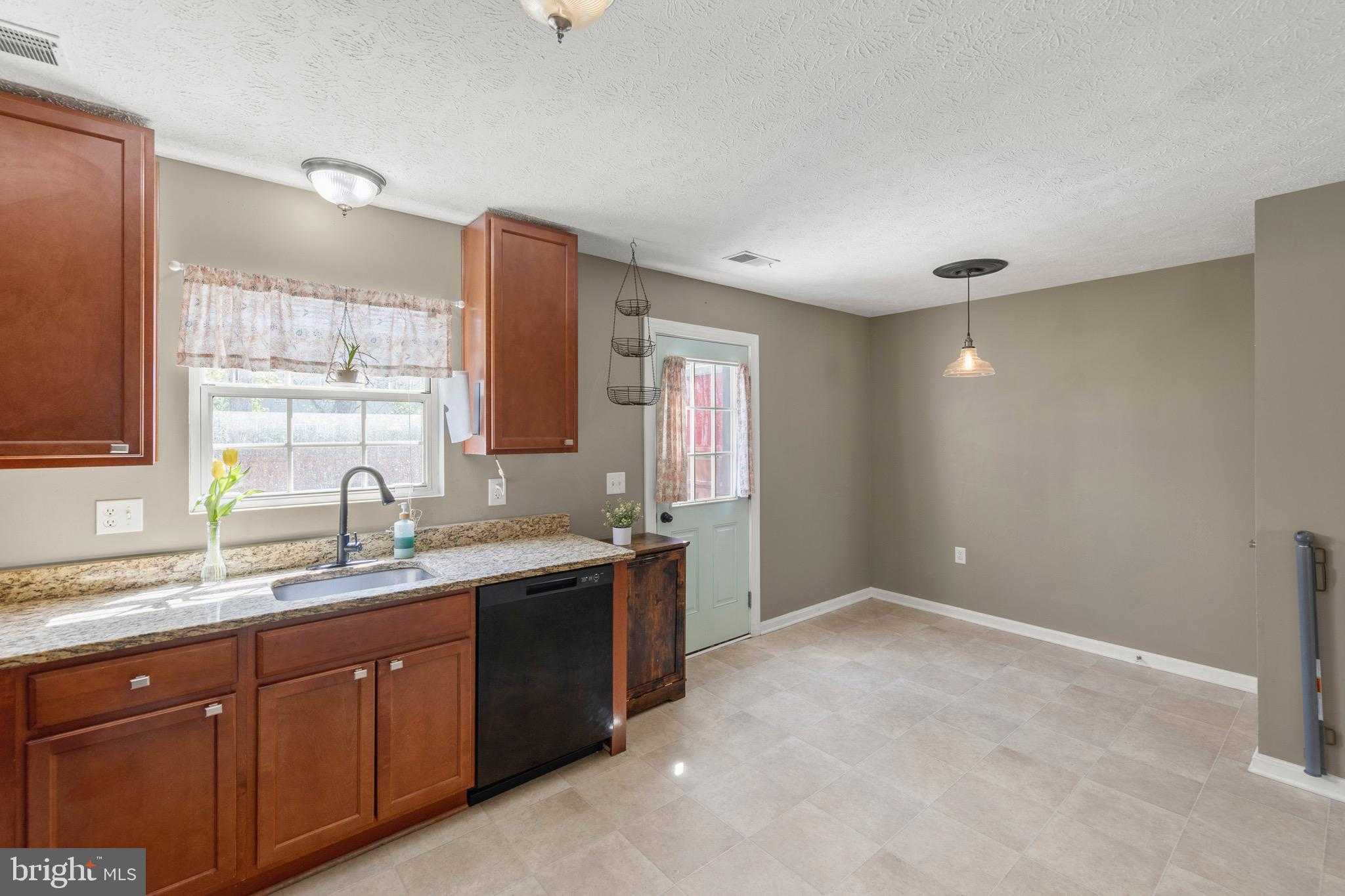 301 Buckingham Dr photo 11