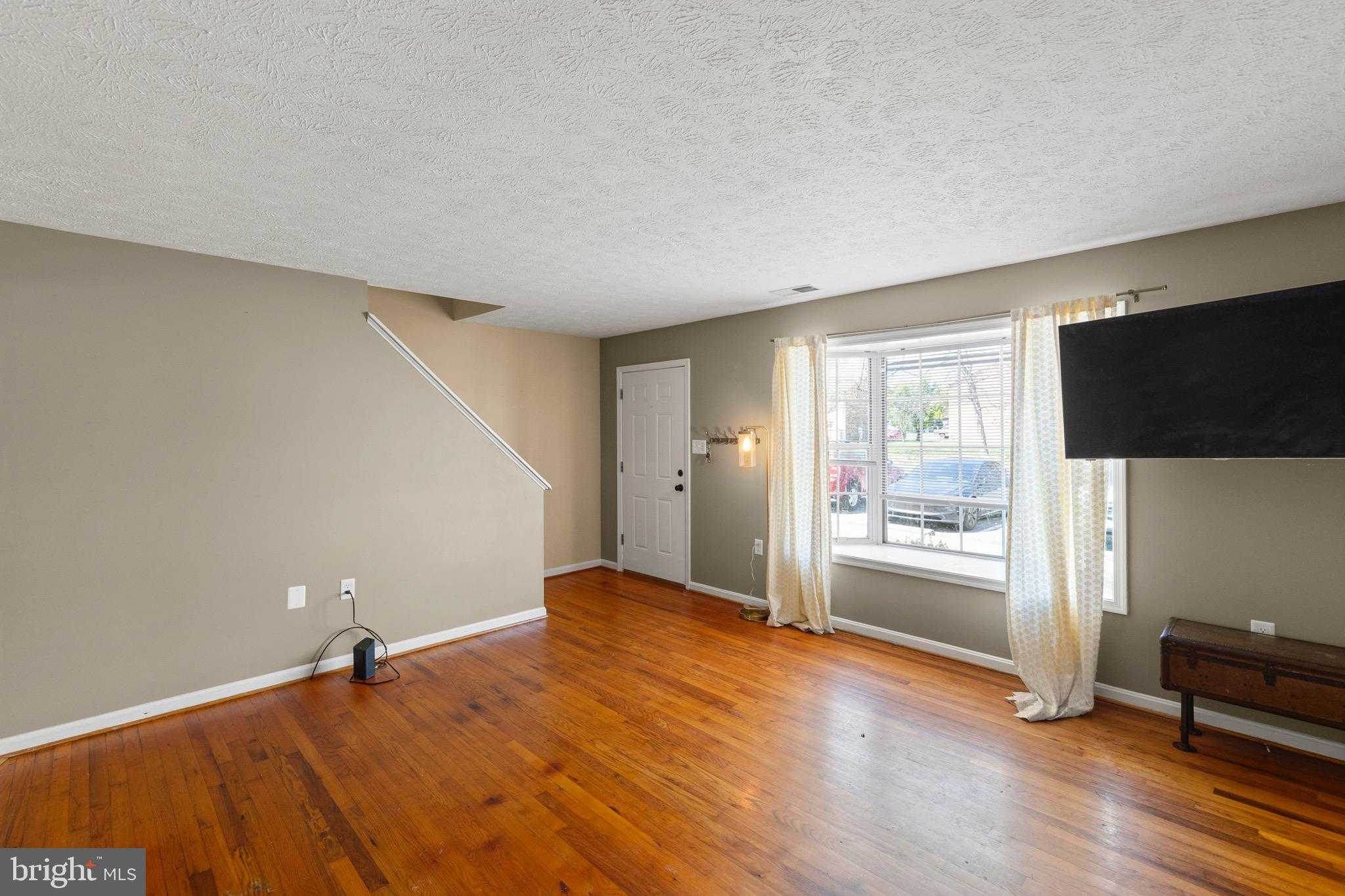 301 Buckingham Dr photo 2