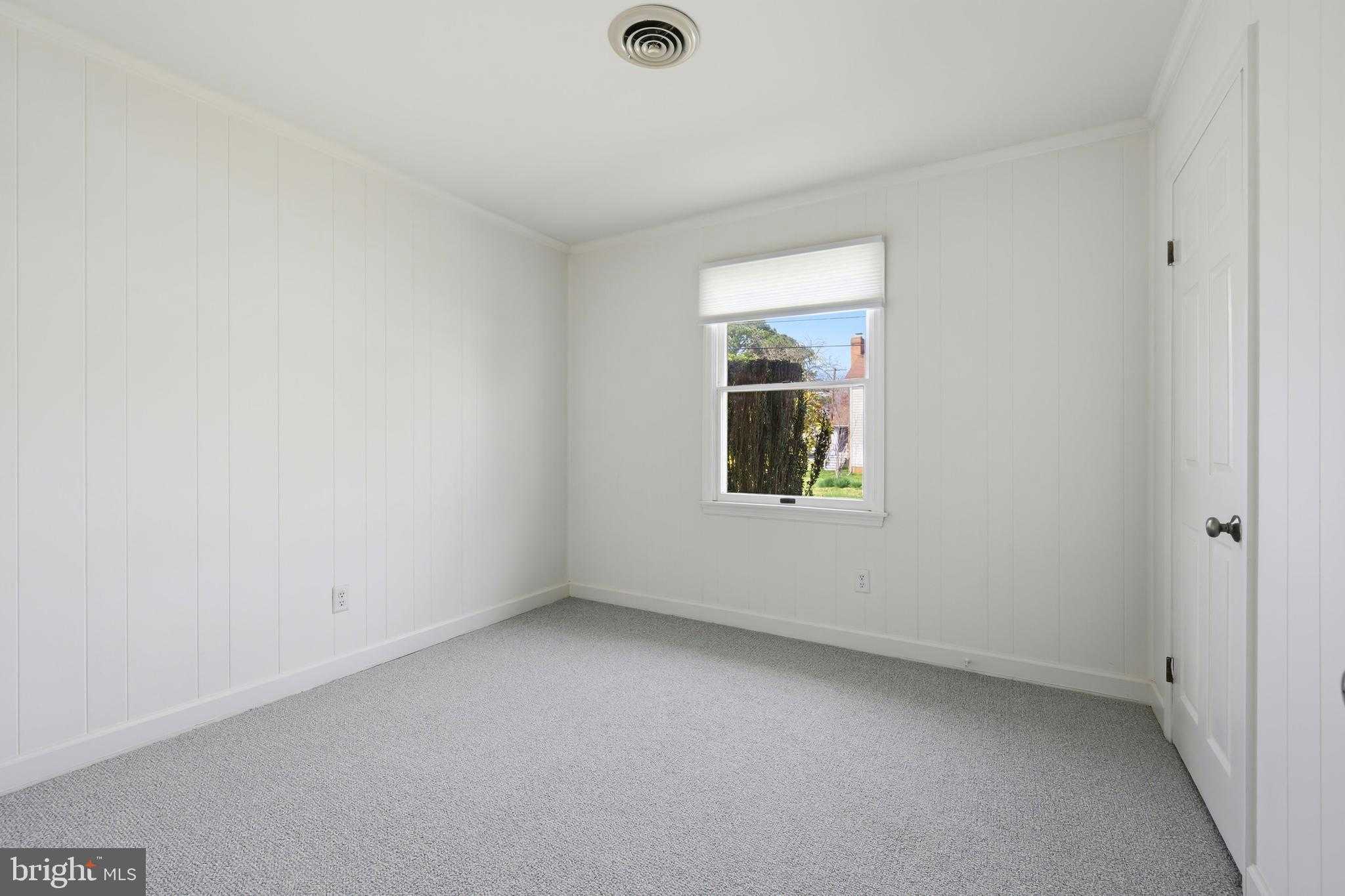 100 E Division St photo 17