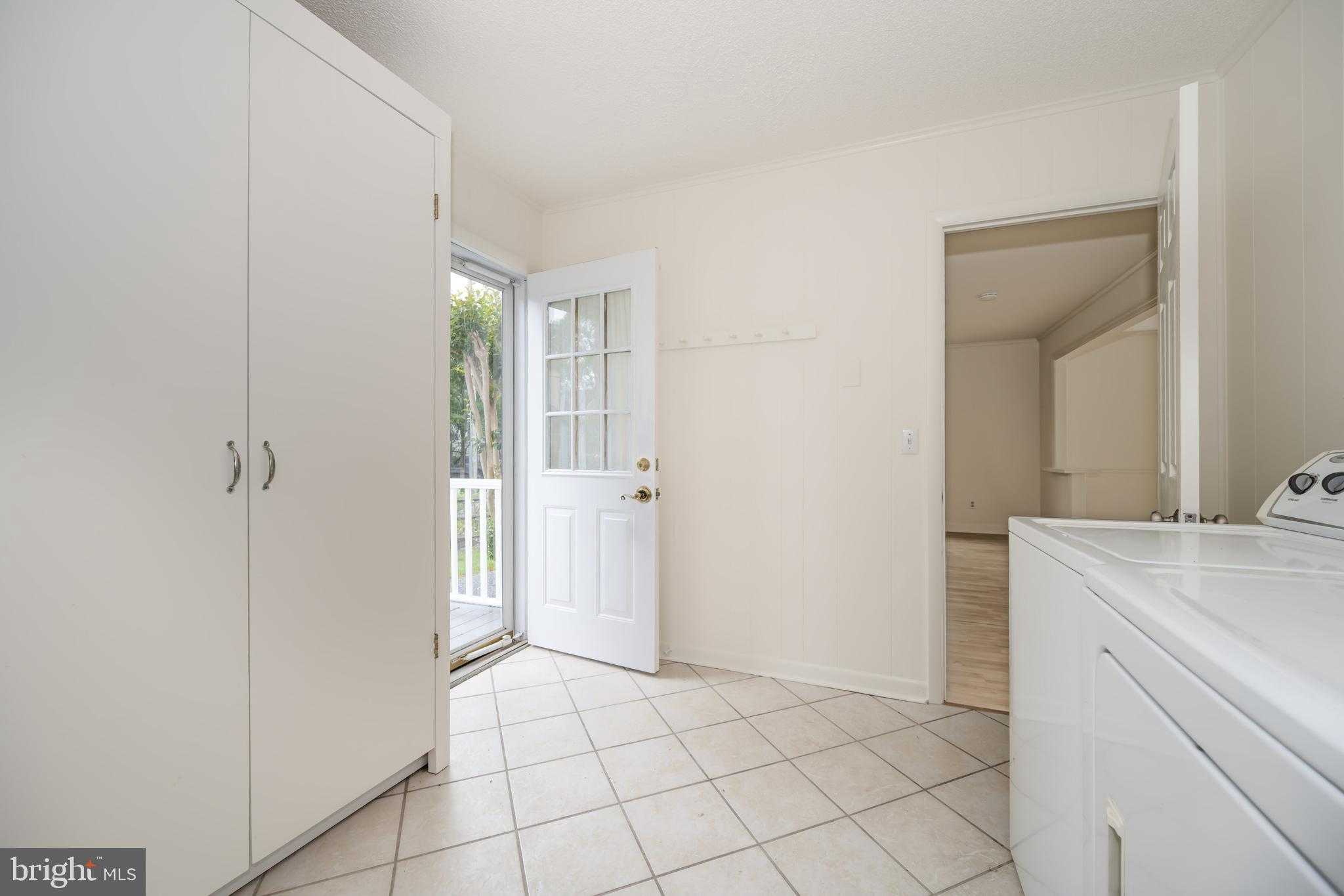 100 E Division St photo 29