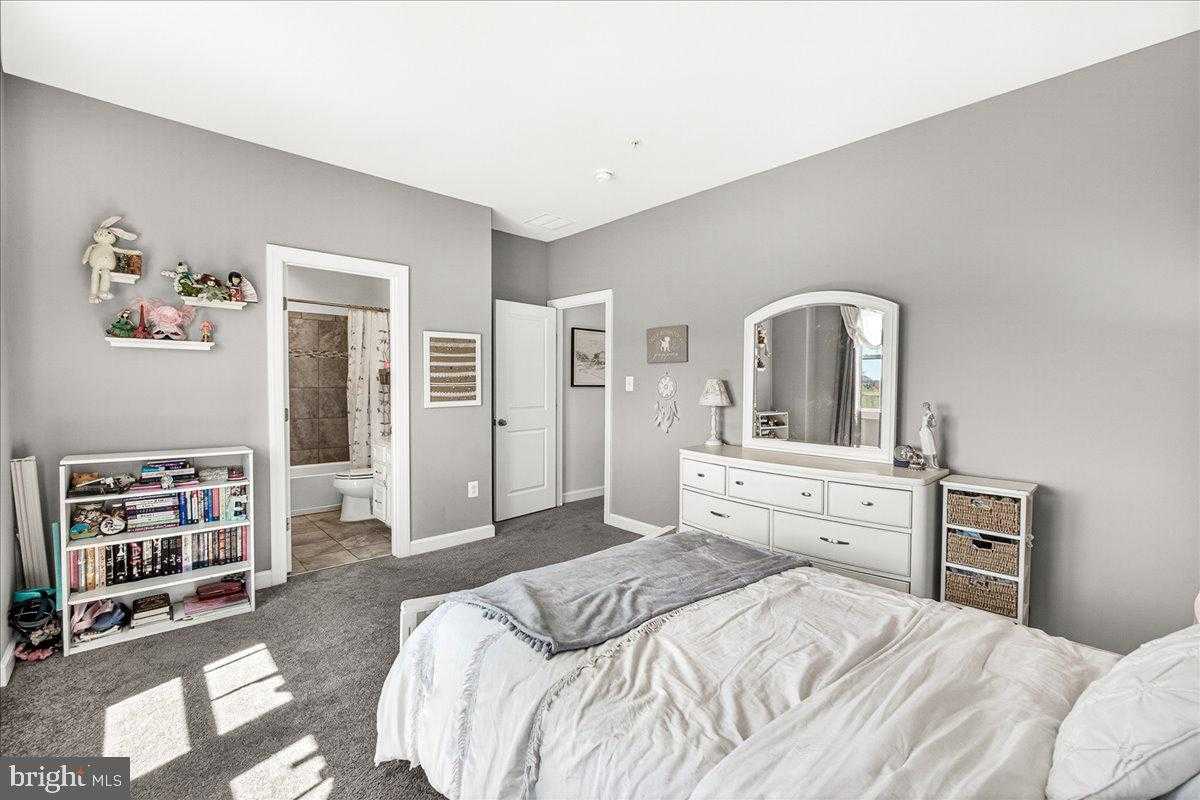 3633 Moline CT photo 56