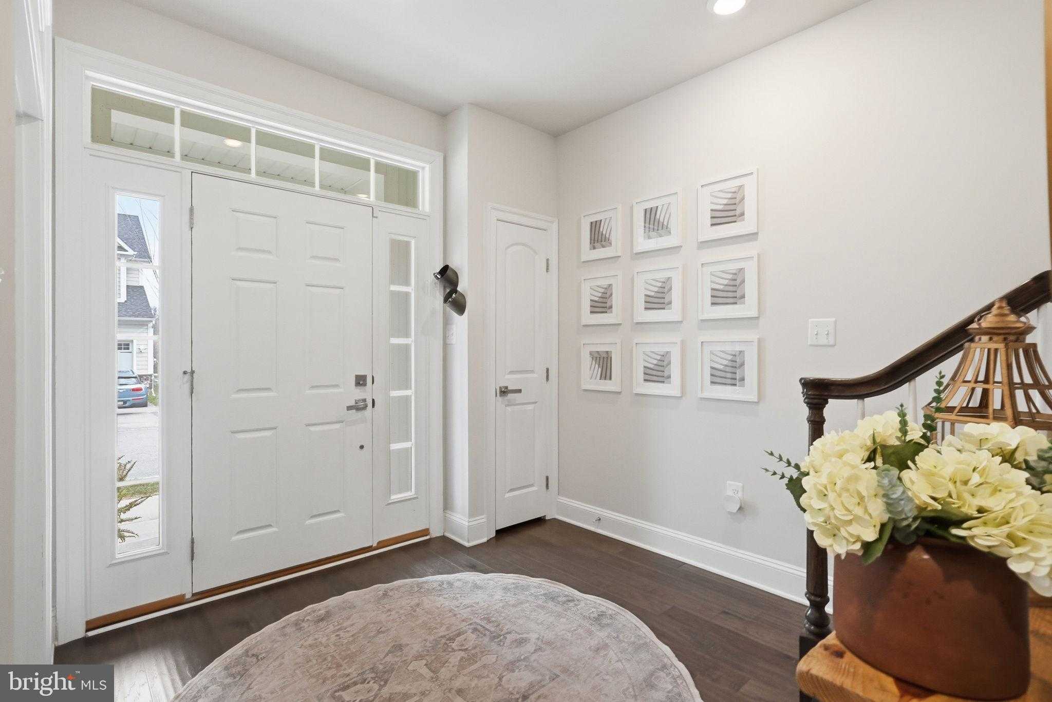 512 Cliff Ln photo 2