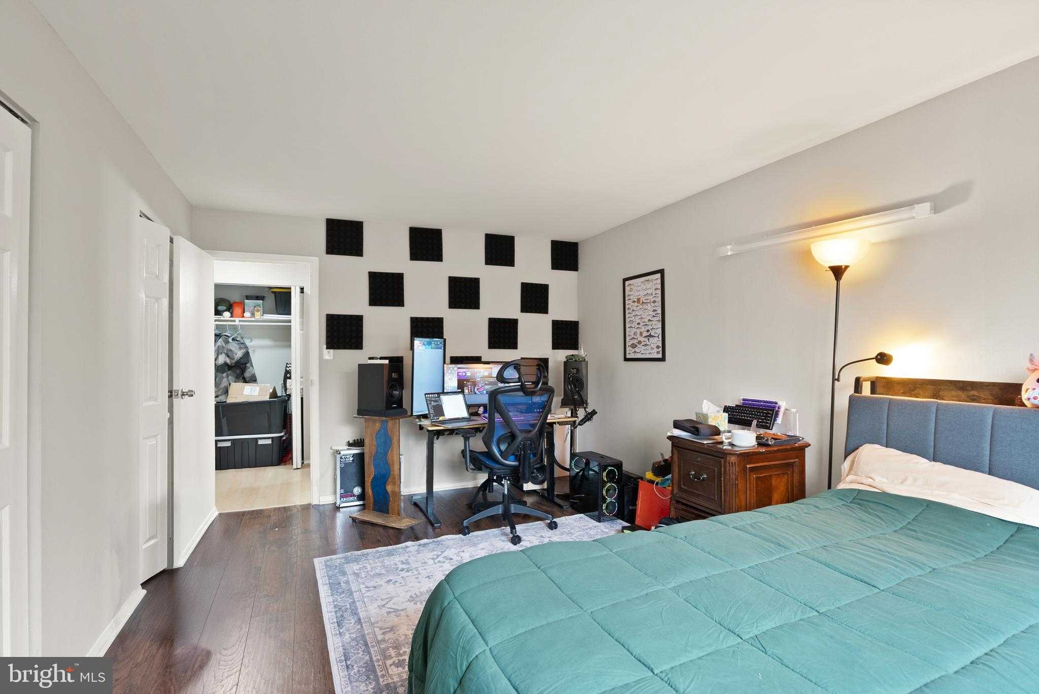 5600 Bloomfield Dr Apt 4 photo 21