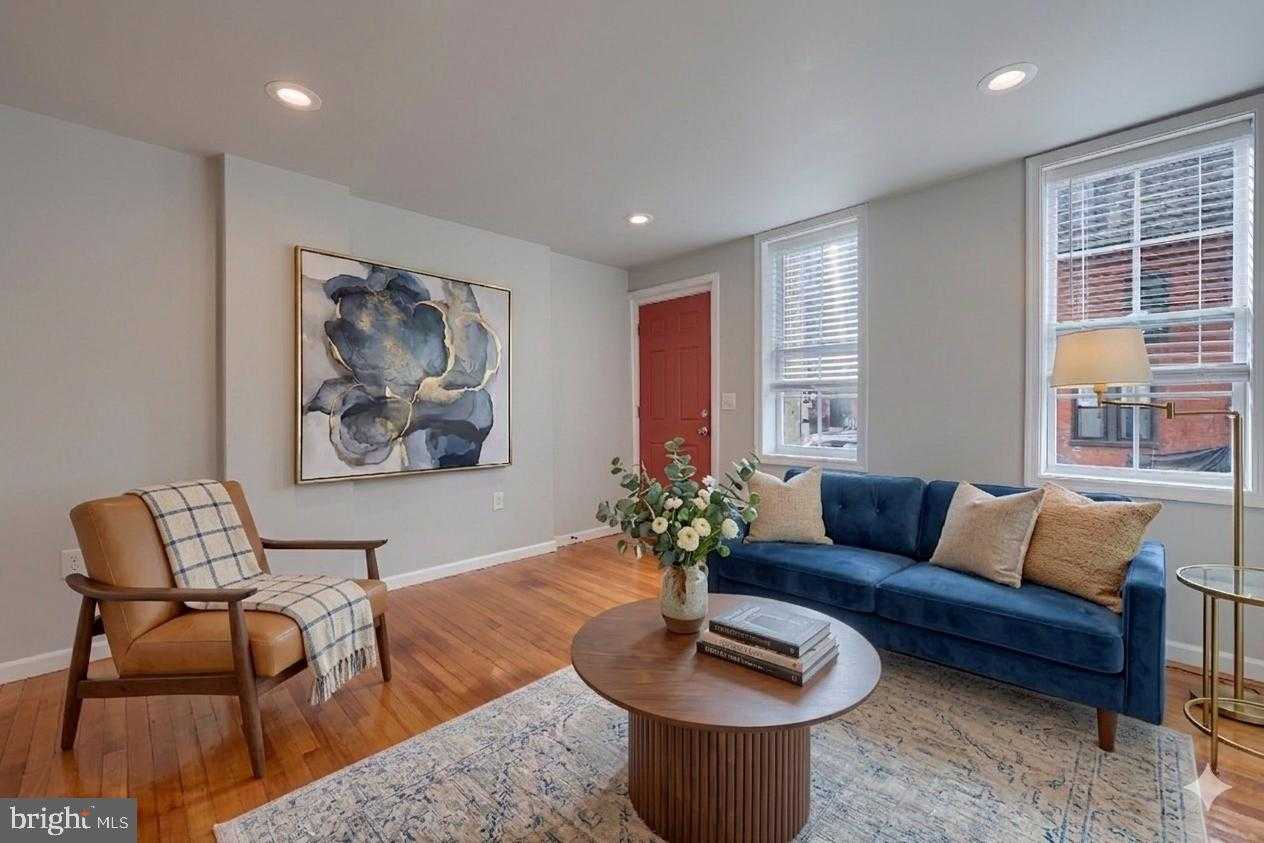 517 Manor St photo 2