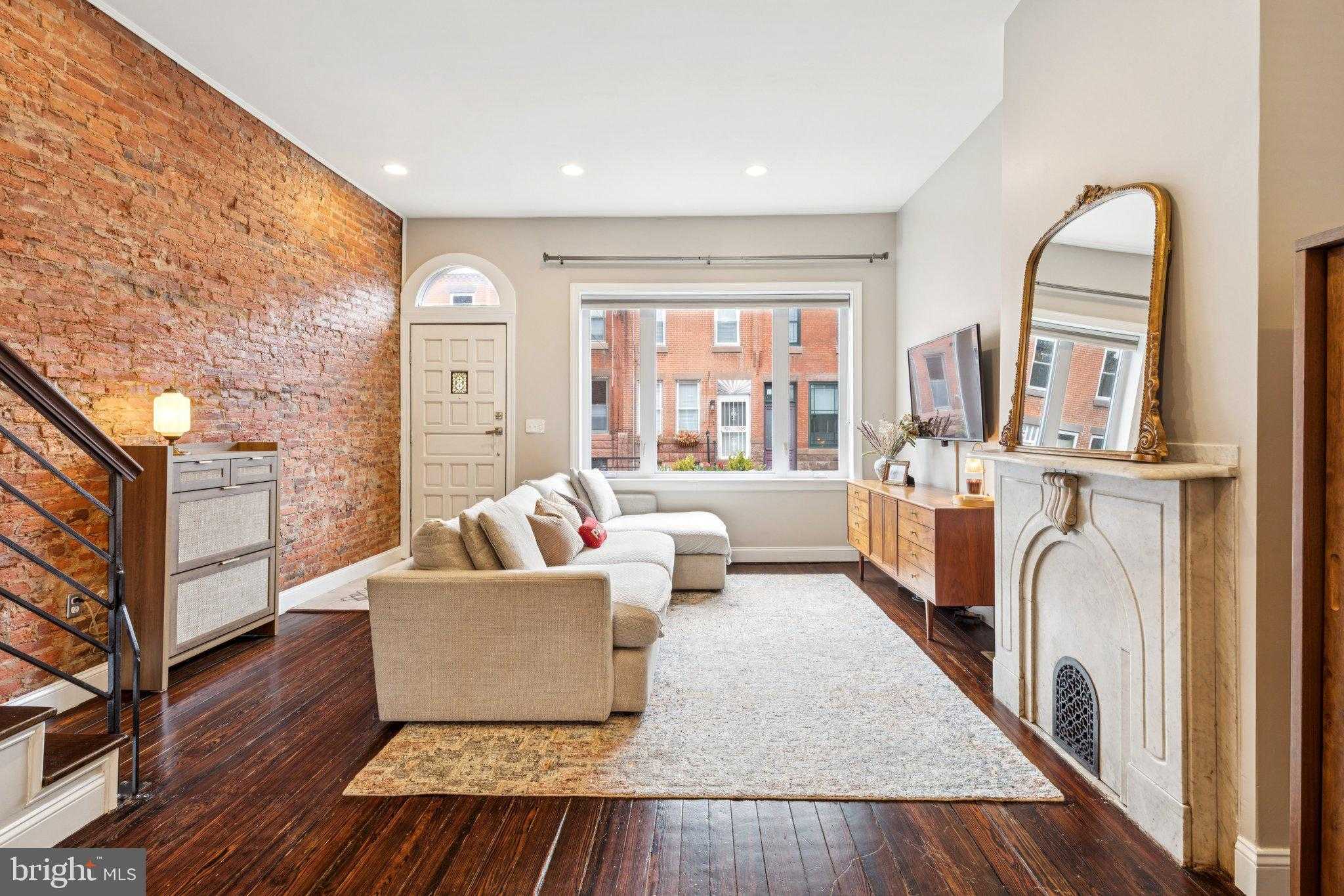 858 E Thompson St photo 10