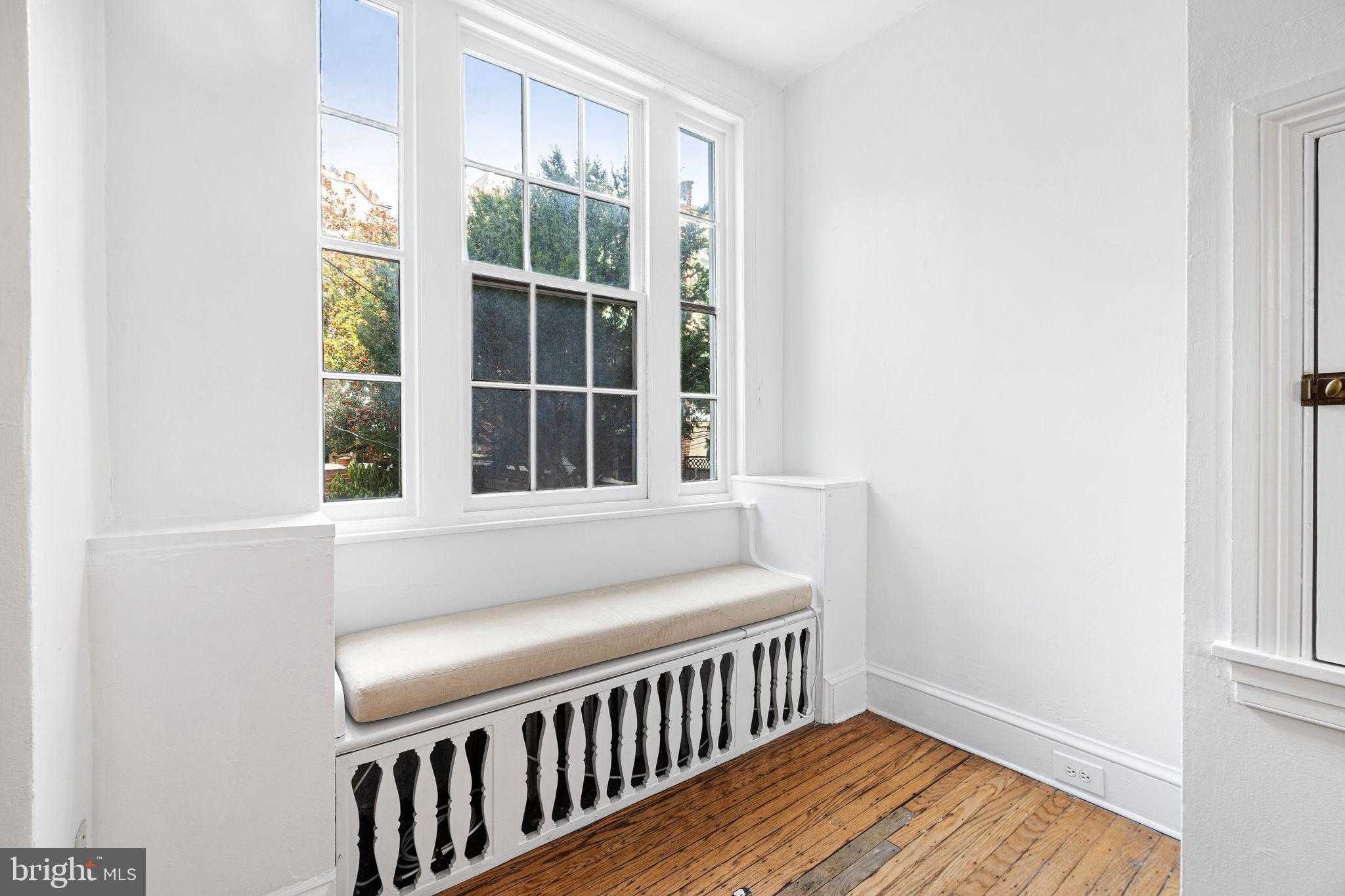 1923 Waverly St photo 8