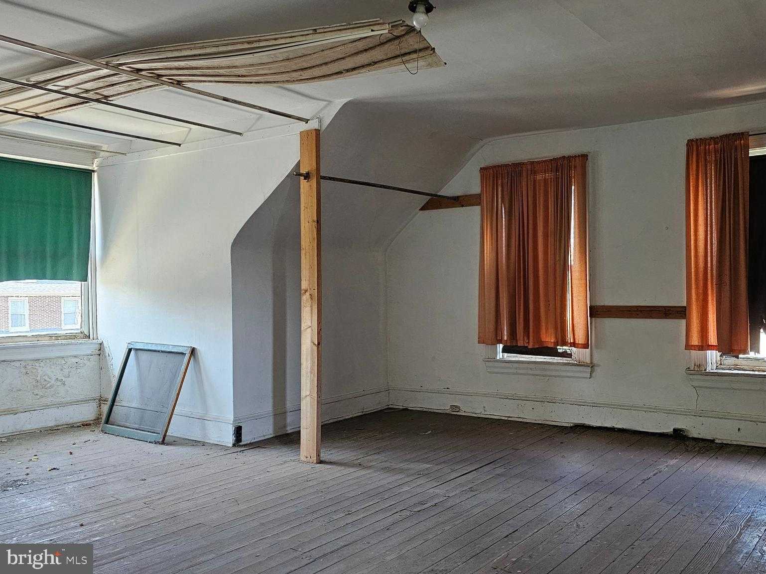 912 Locust St photo 13