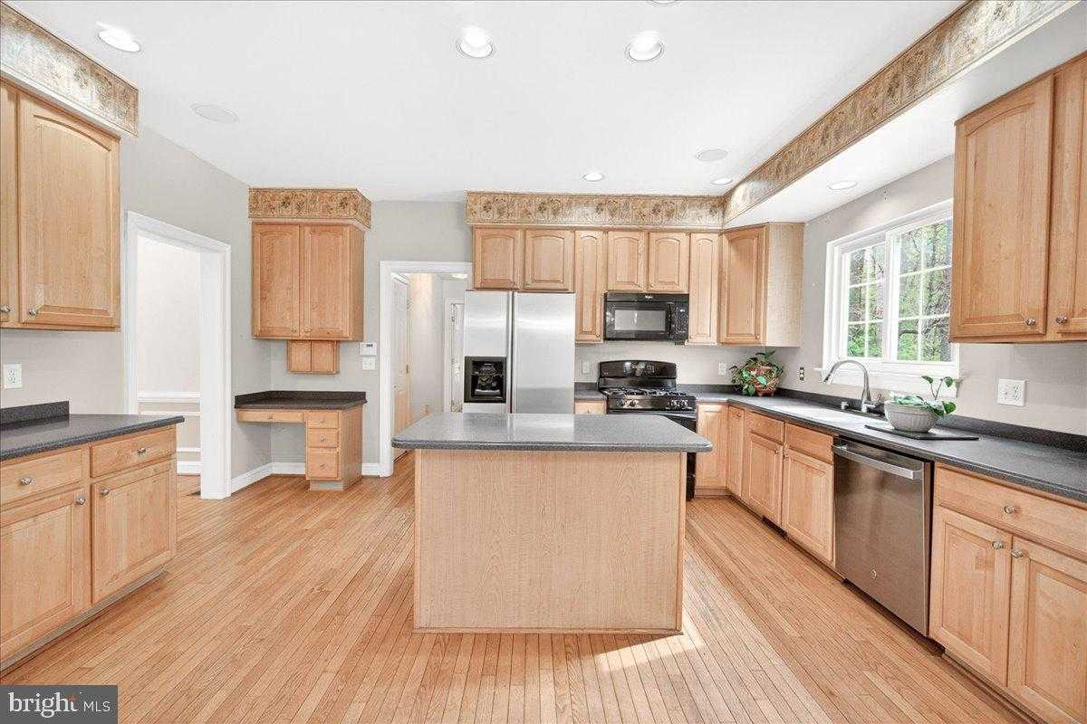 3231 Winmoor Dr photo 13