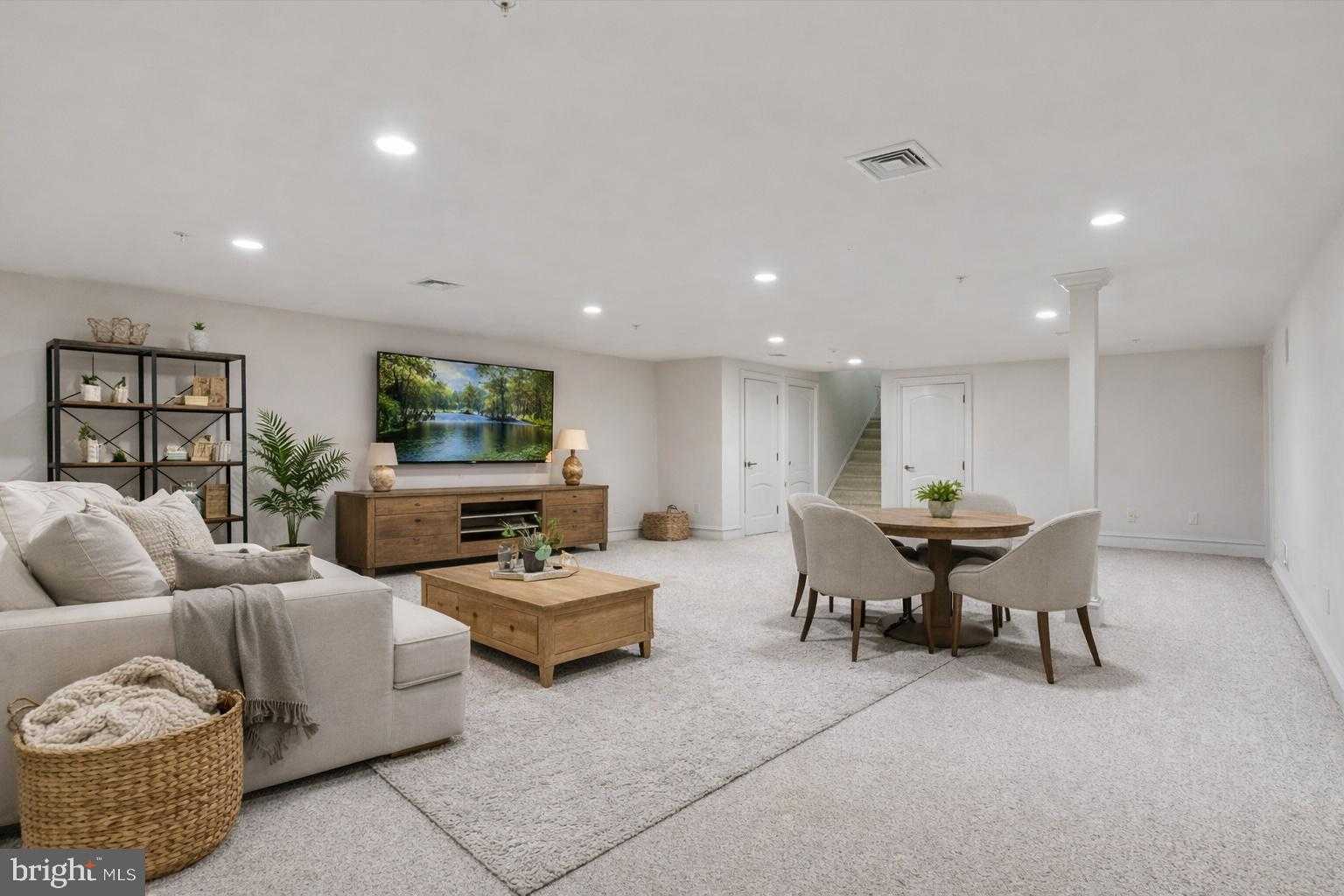 909 N Penn Oak Rd photo 40