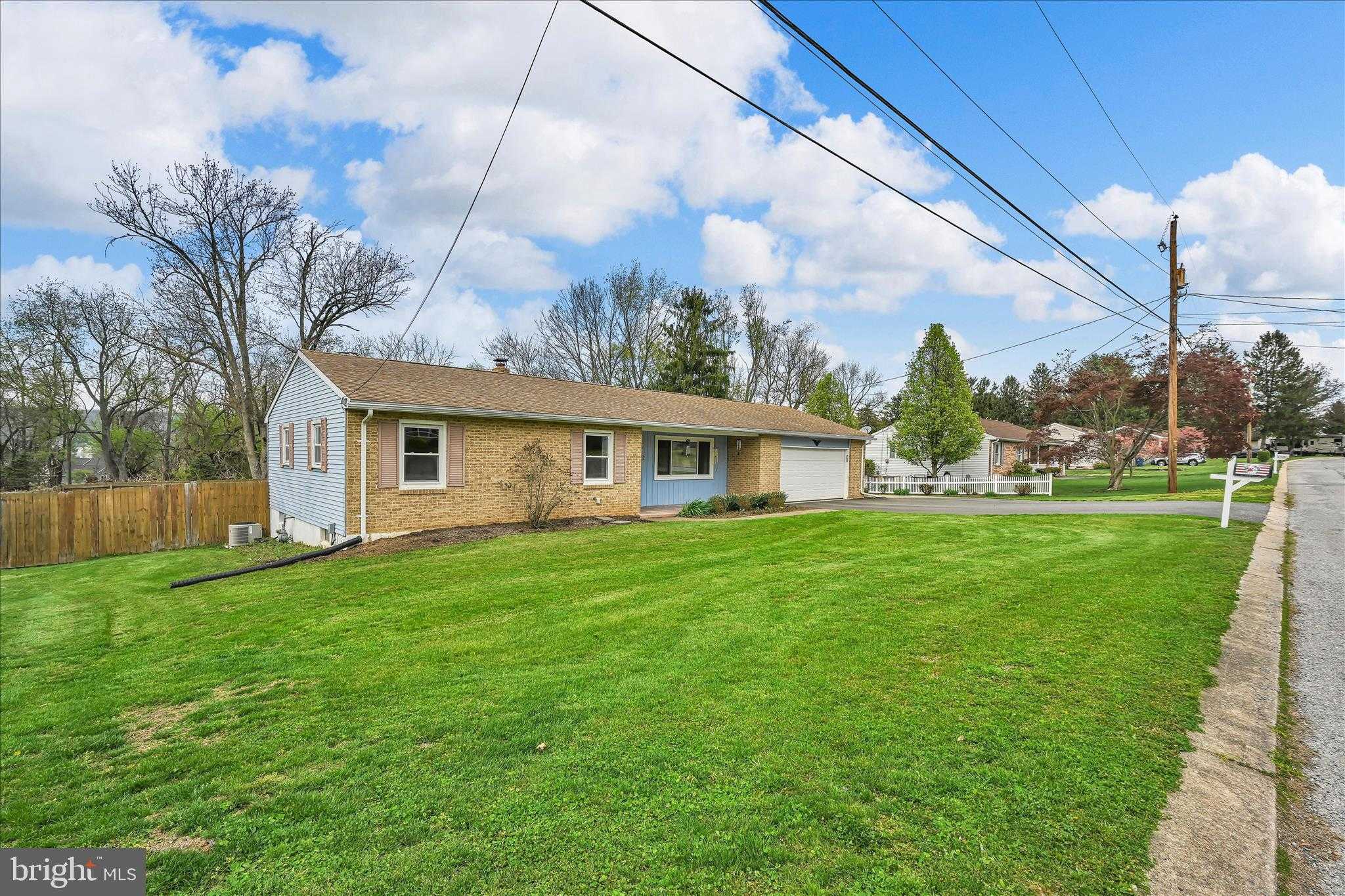 4330 Pinewood Ln photo 3