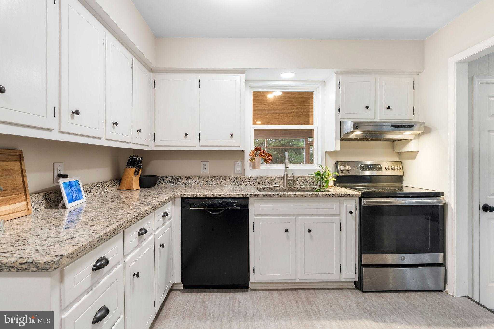 573 Marshall Dr photo 9