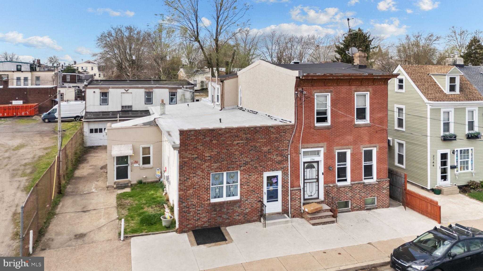 2746 Bridge St photo 2