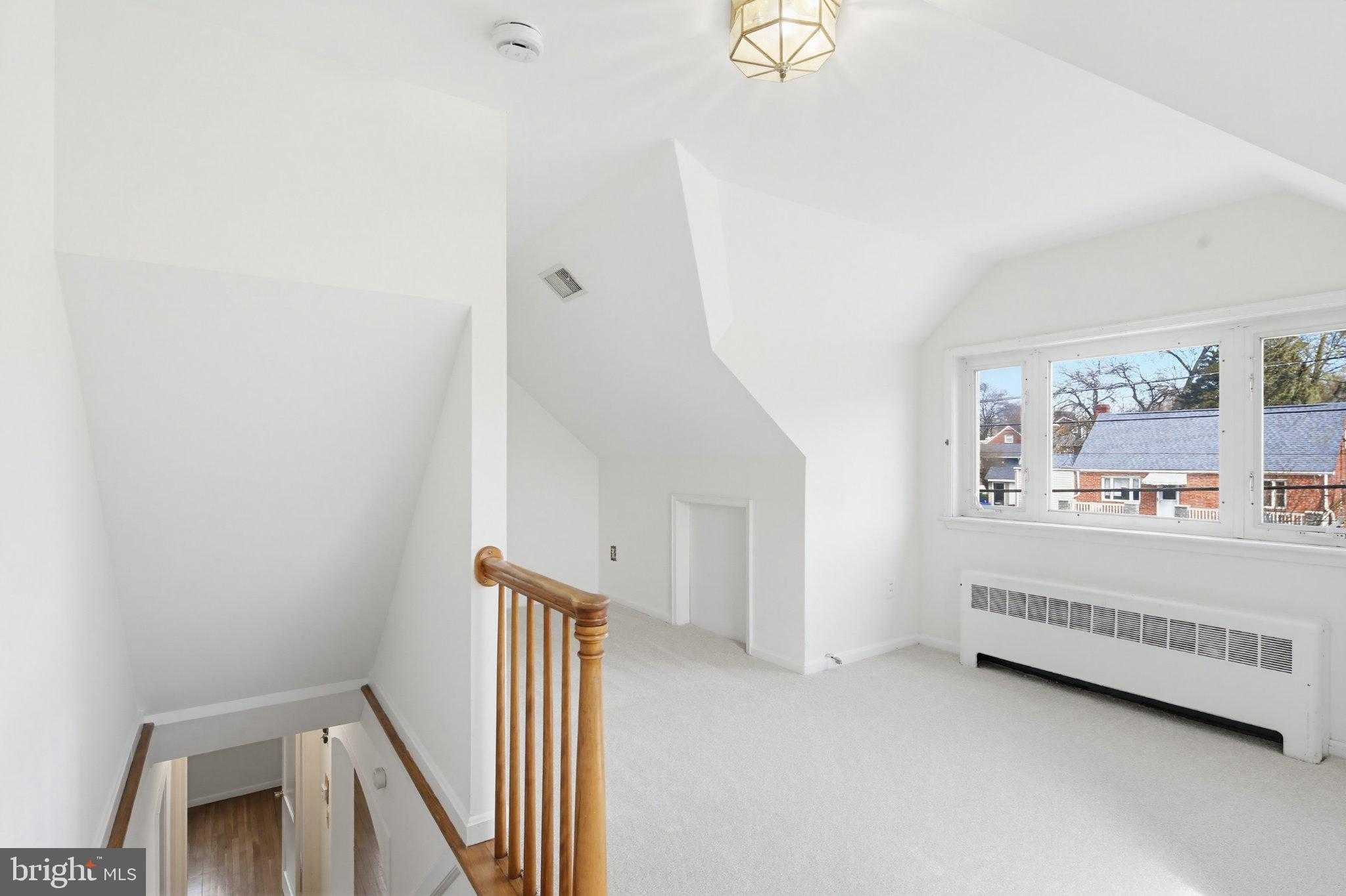 10202 Gardiner Ave photo 25