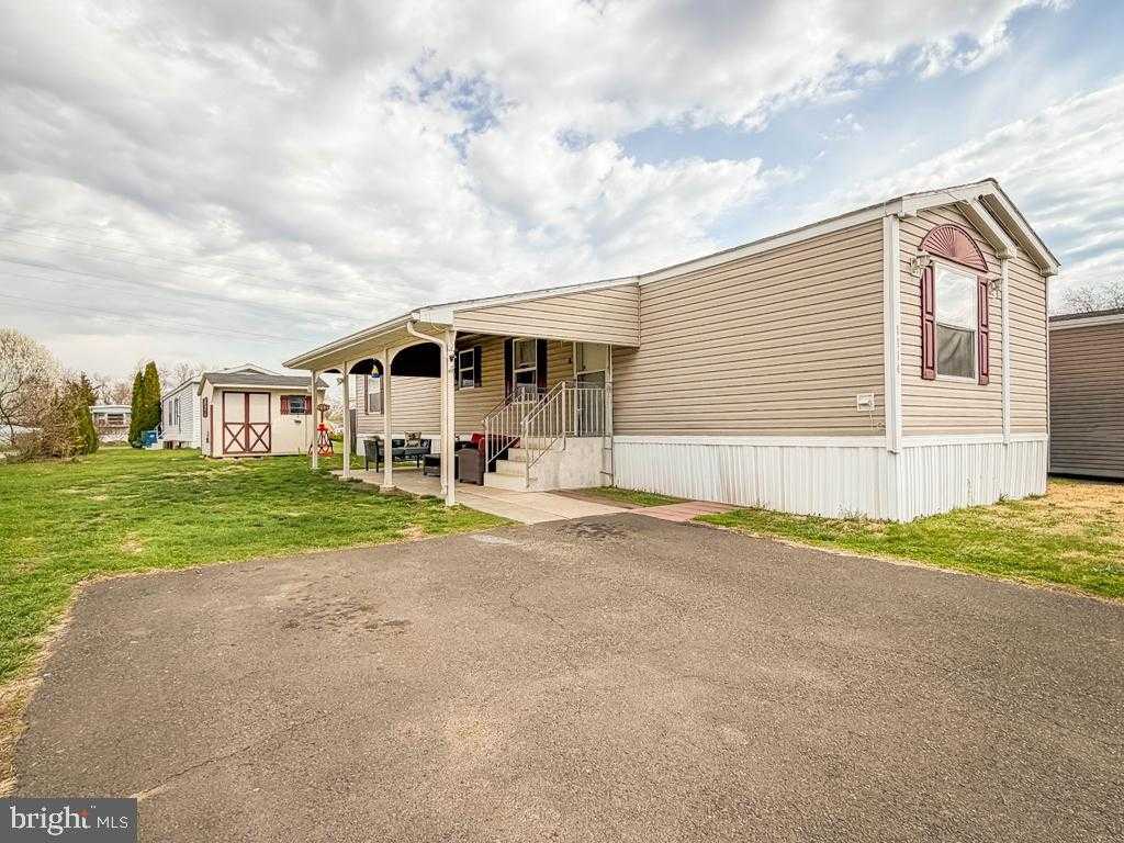 1114 Anders Dr photo 3