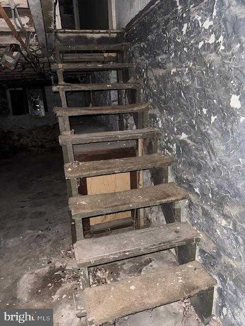 528 S Catherine St photo 12