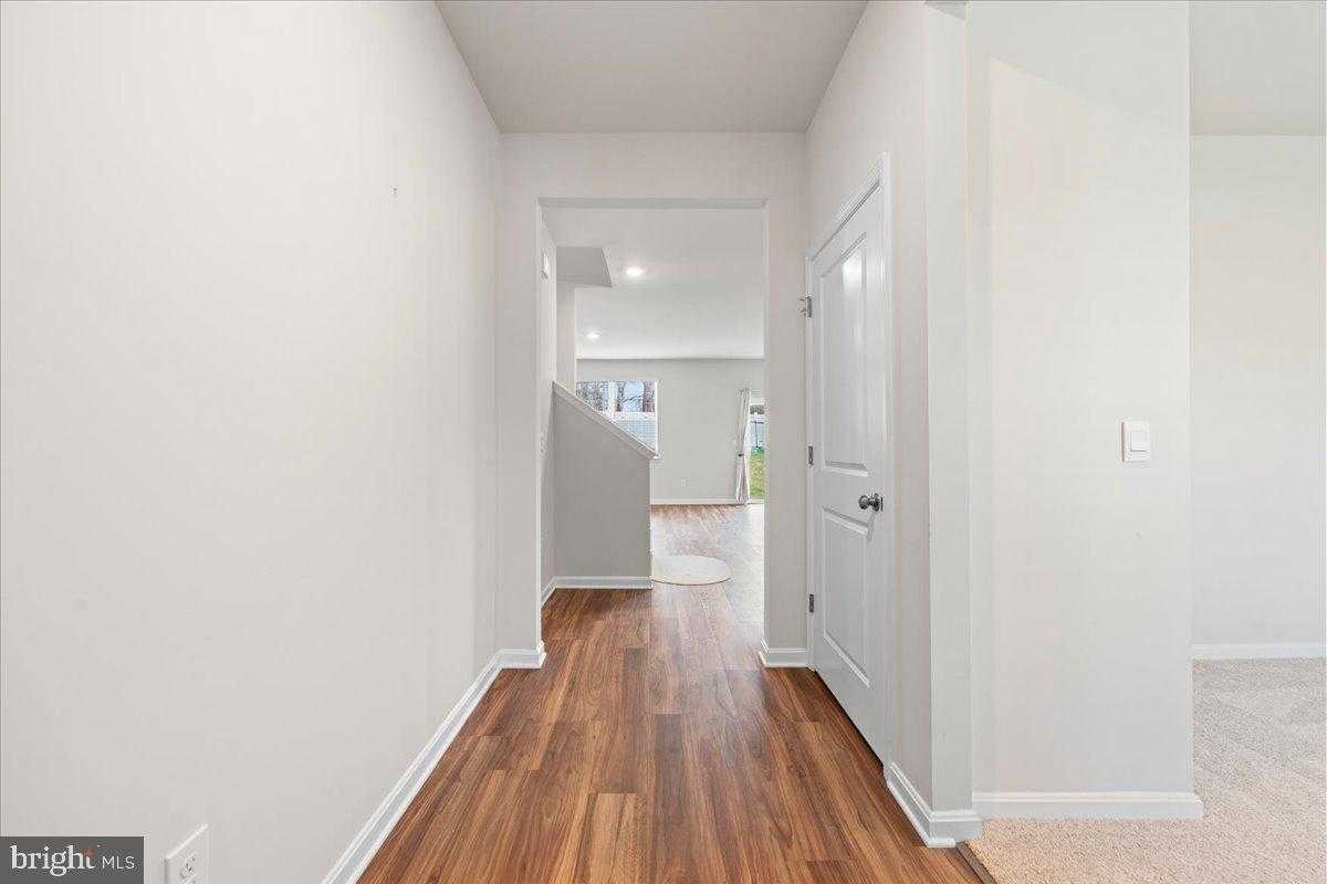 7404 Jake CT photo 16