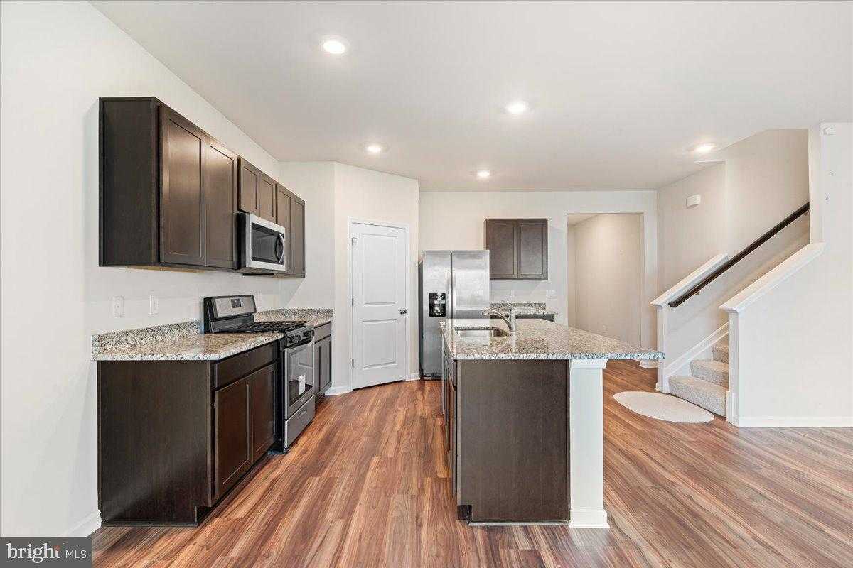 7404 Jake CT photo 20