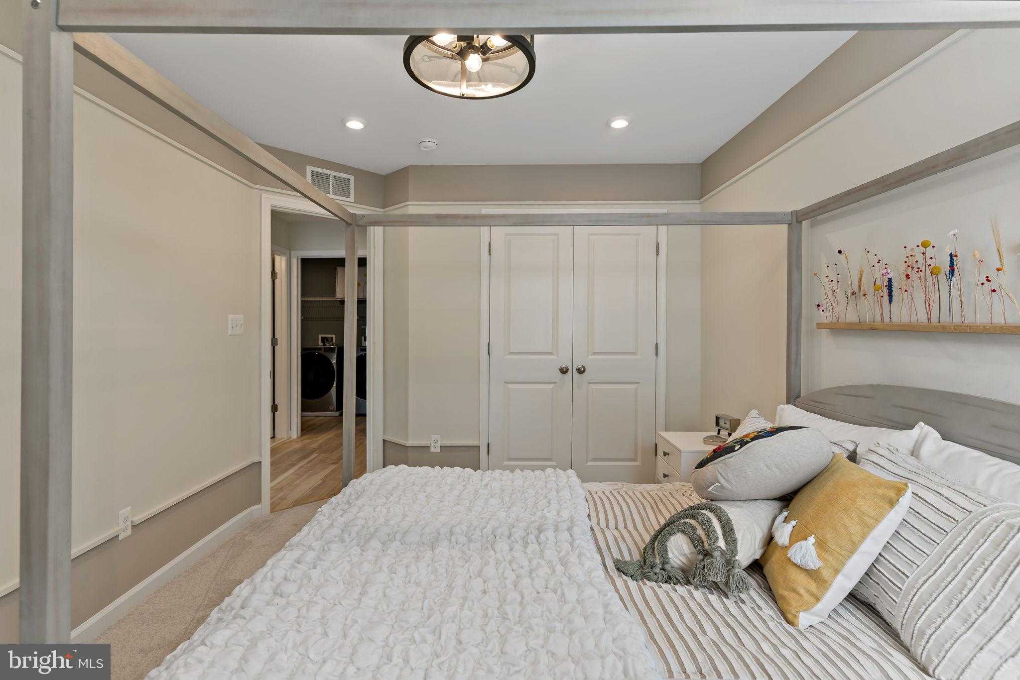 519 Fontana Cir photo 32