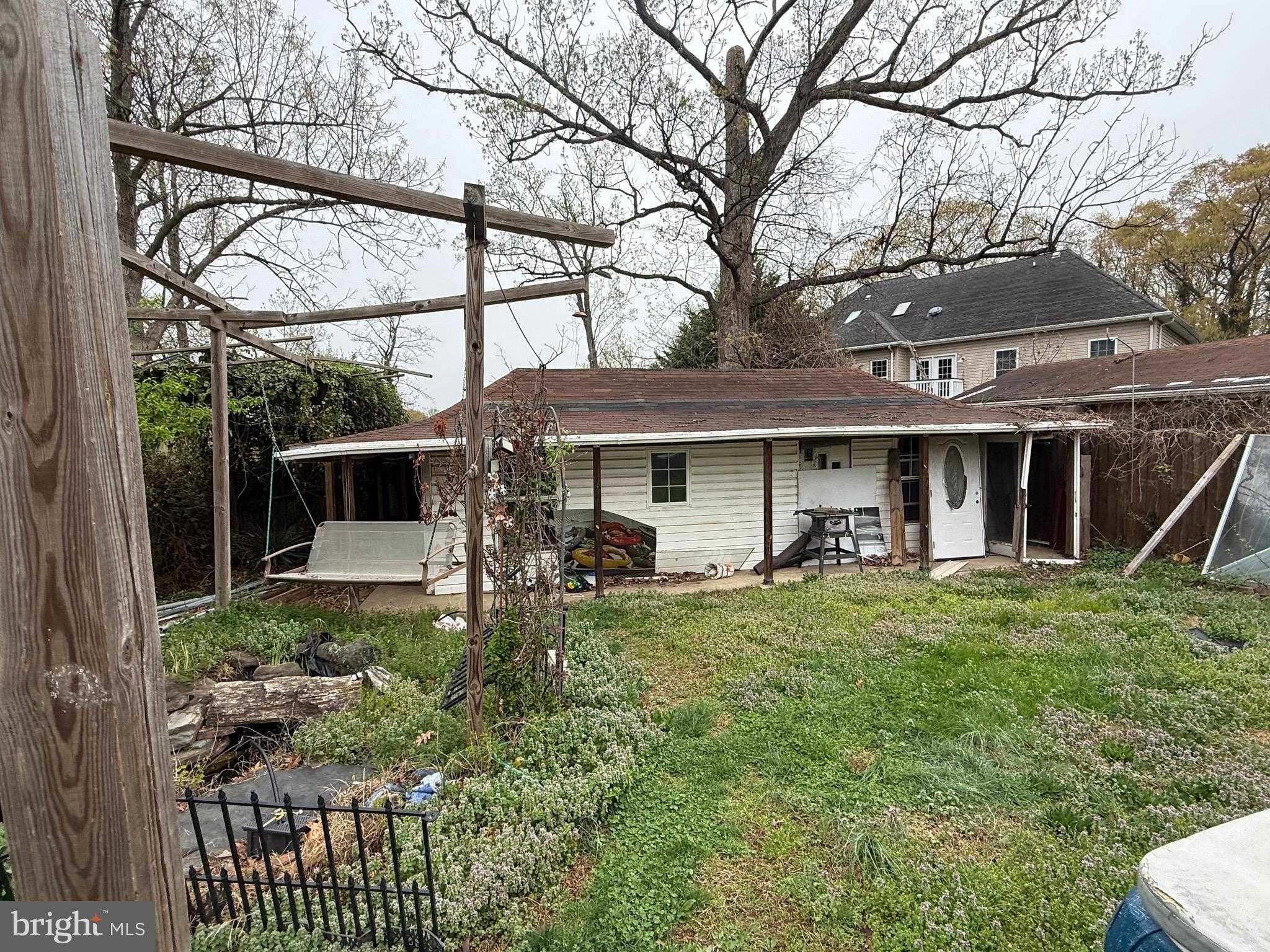 2622 Groveton St photo 4