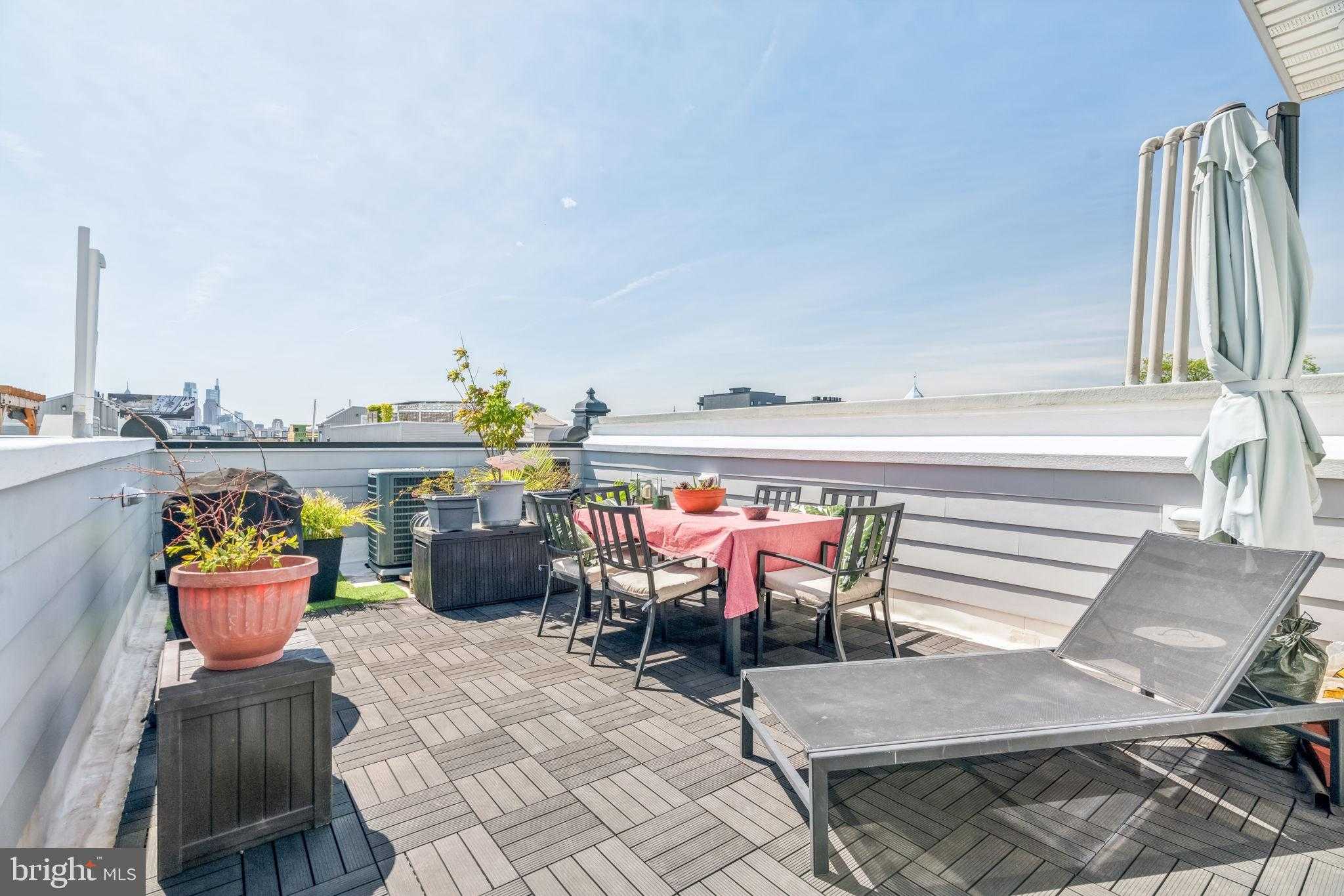 1029 Earl St photo 2