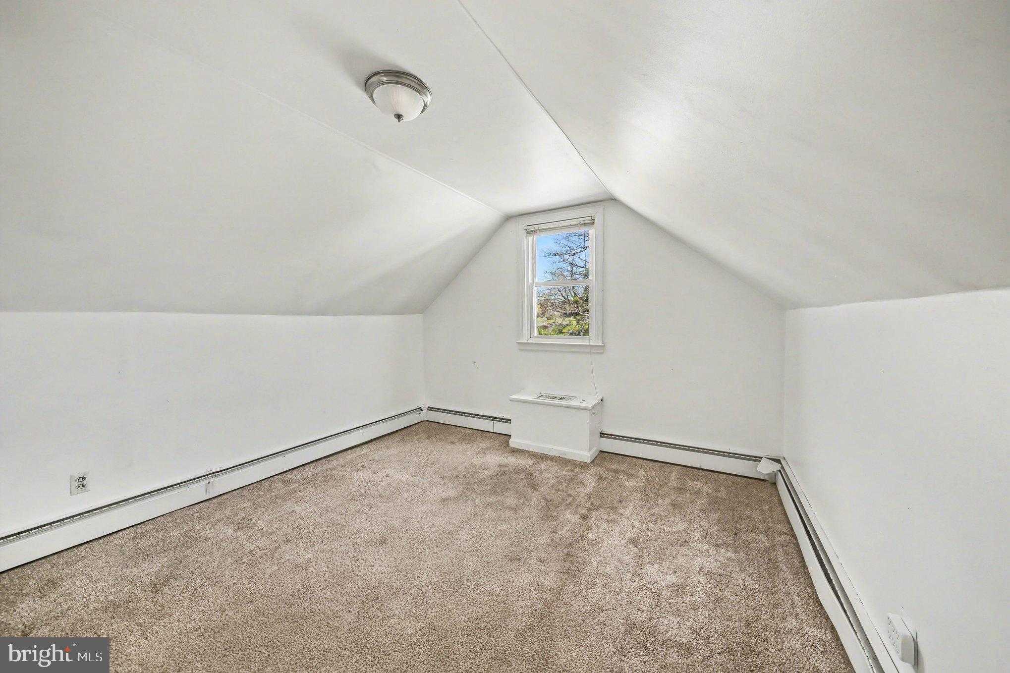 1750 Forrest Ave photo 20