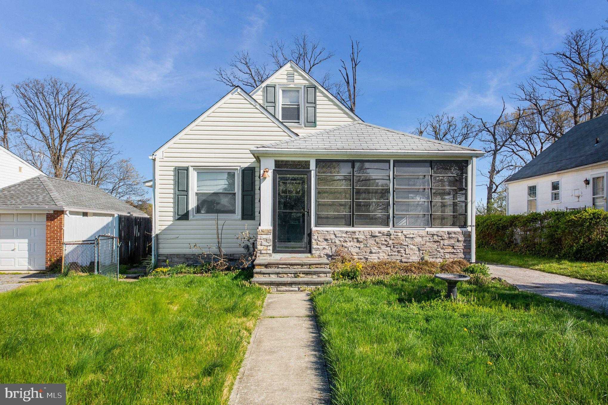 1750 Forrest Ave photo 3