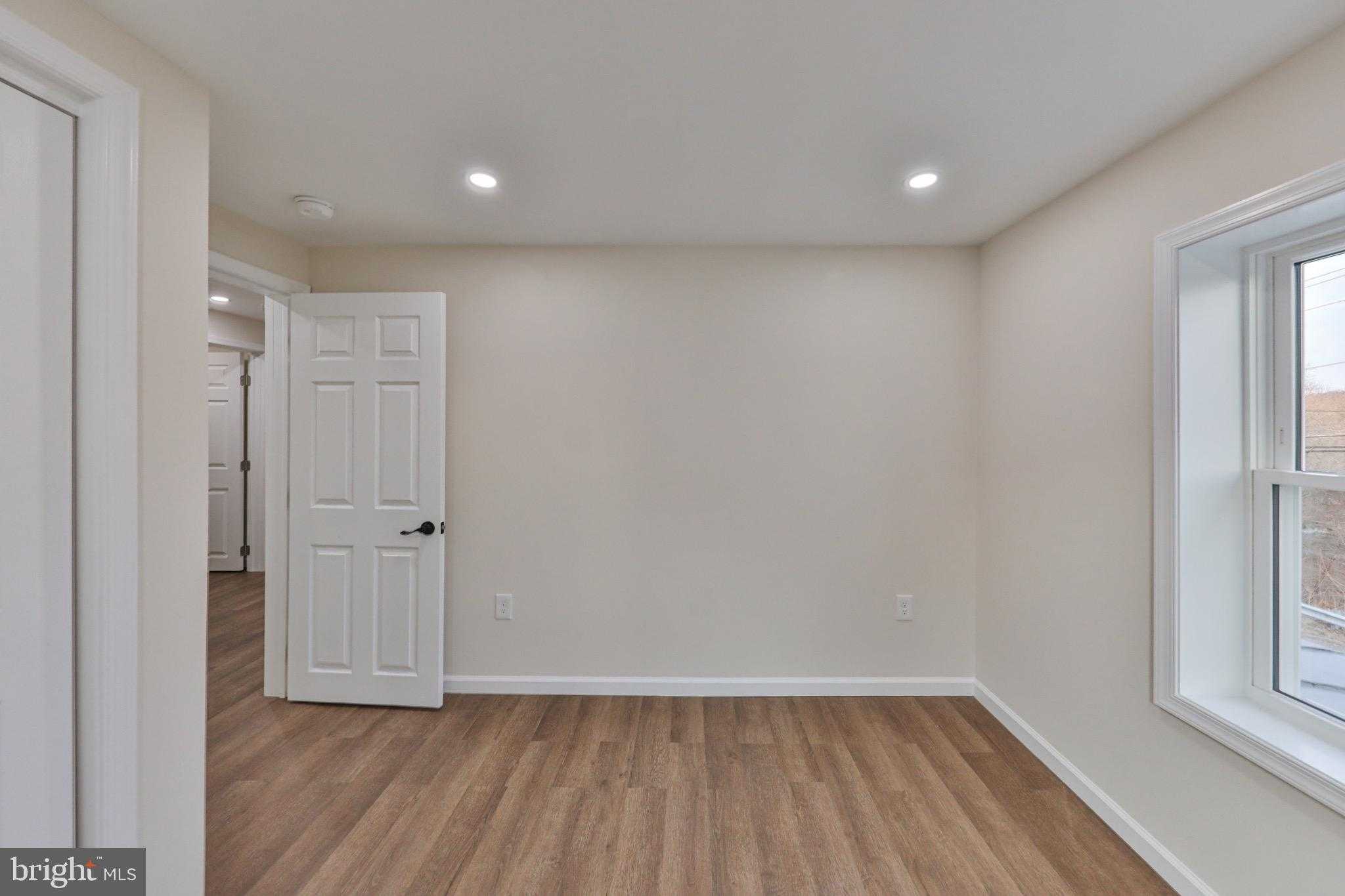 8809 Kings Hwy photo 30