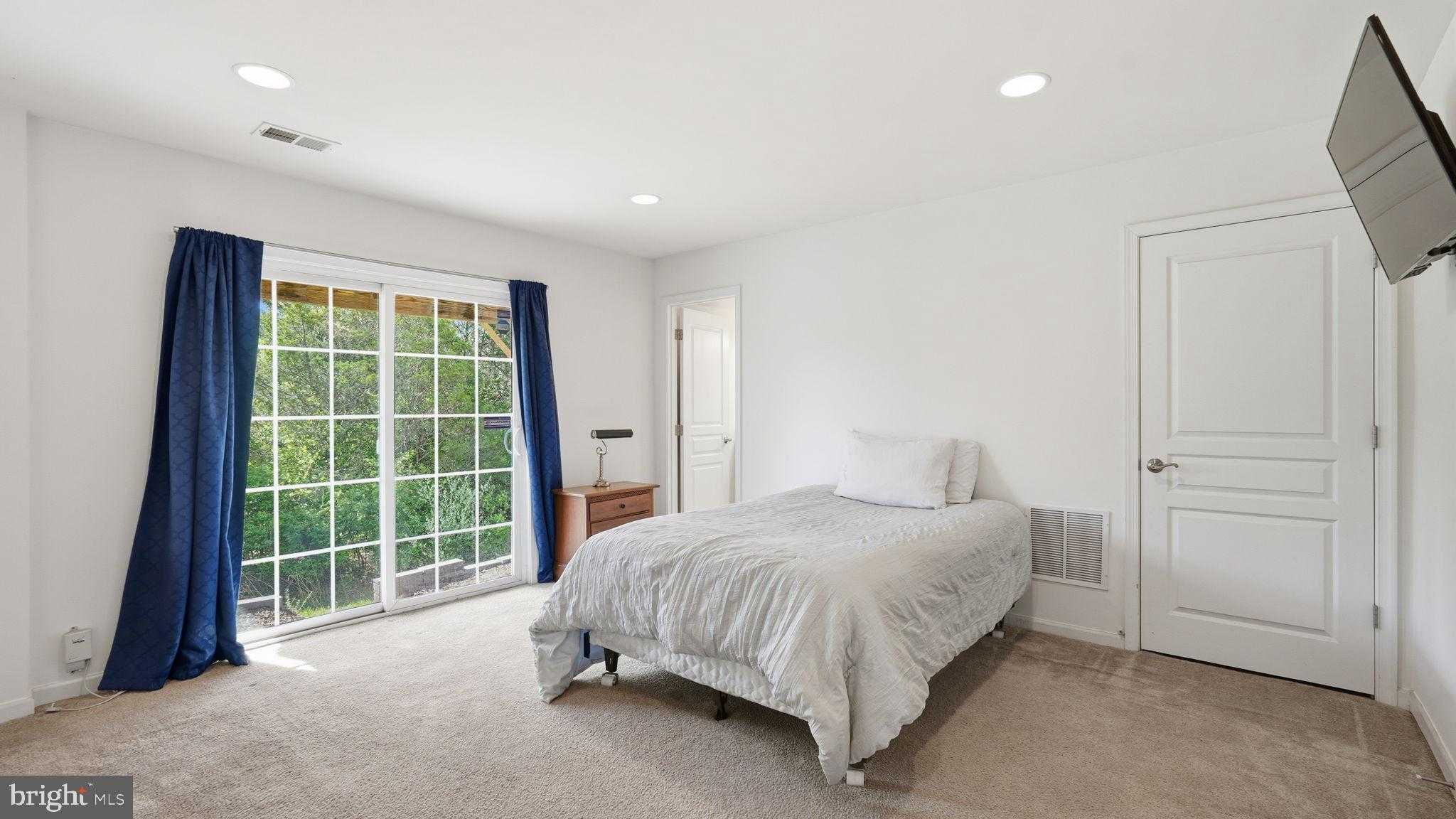 8267 Heritage Crossing CT photo 16