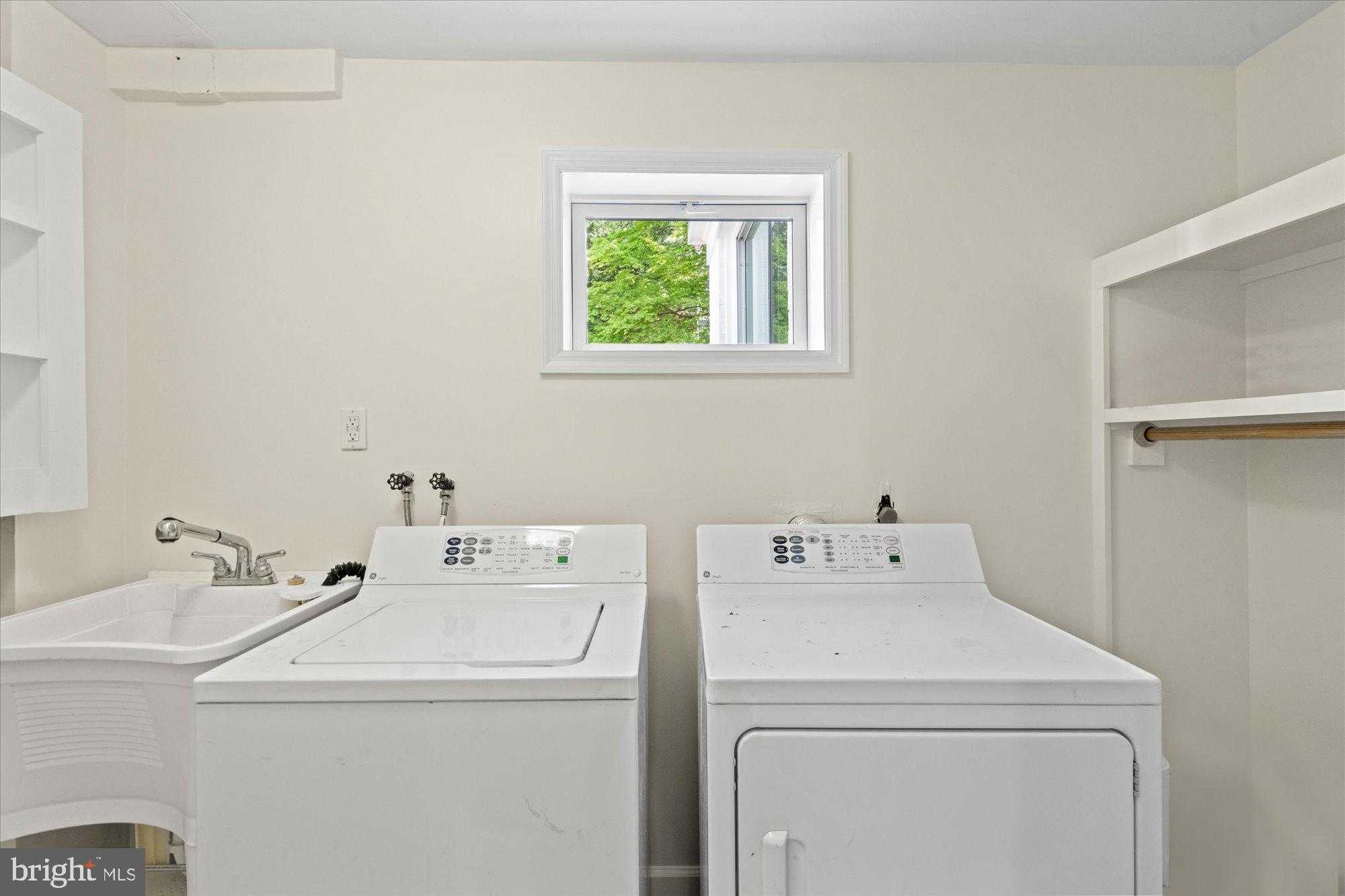 3907 N Woodstock St photo 36