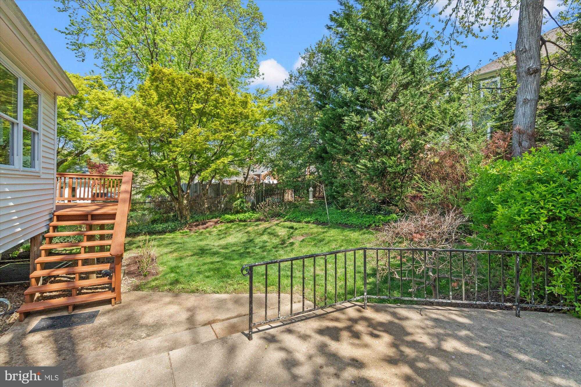 3907 N Woodstock St photo 57