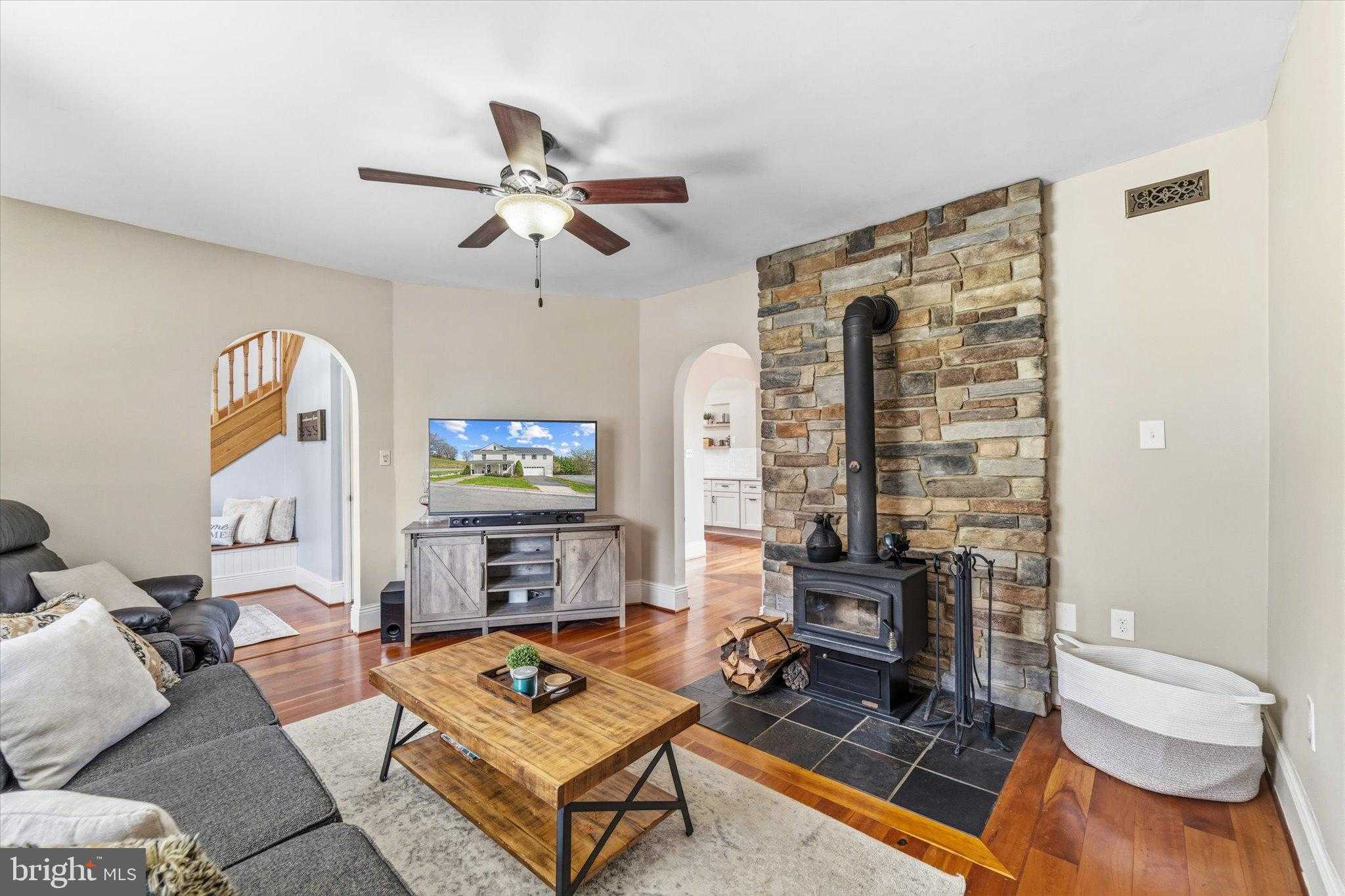 125 W 4th St photo 9