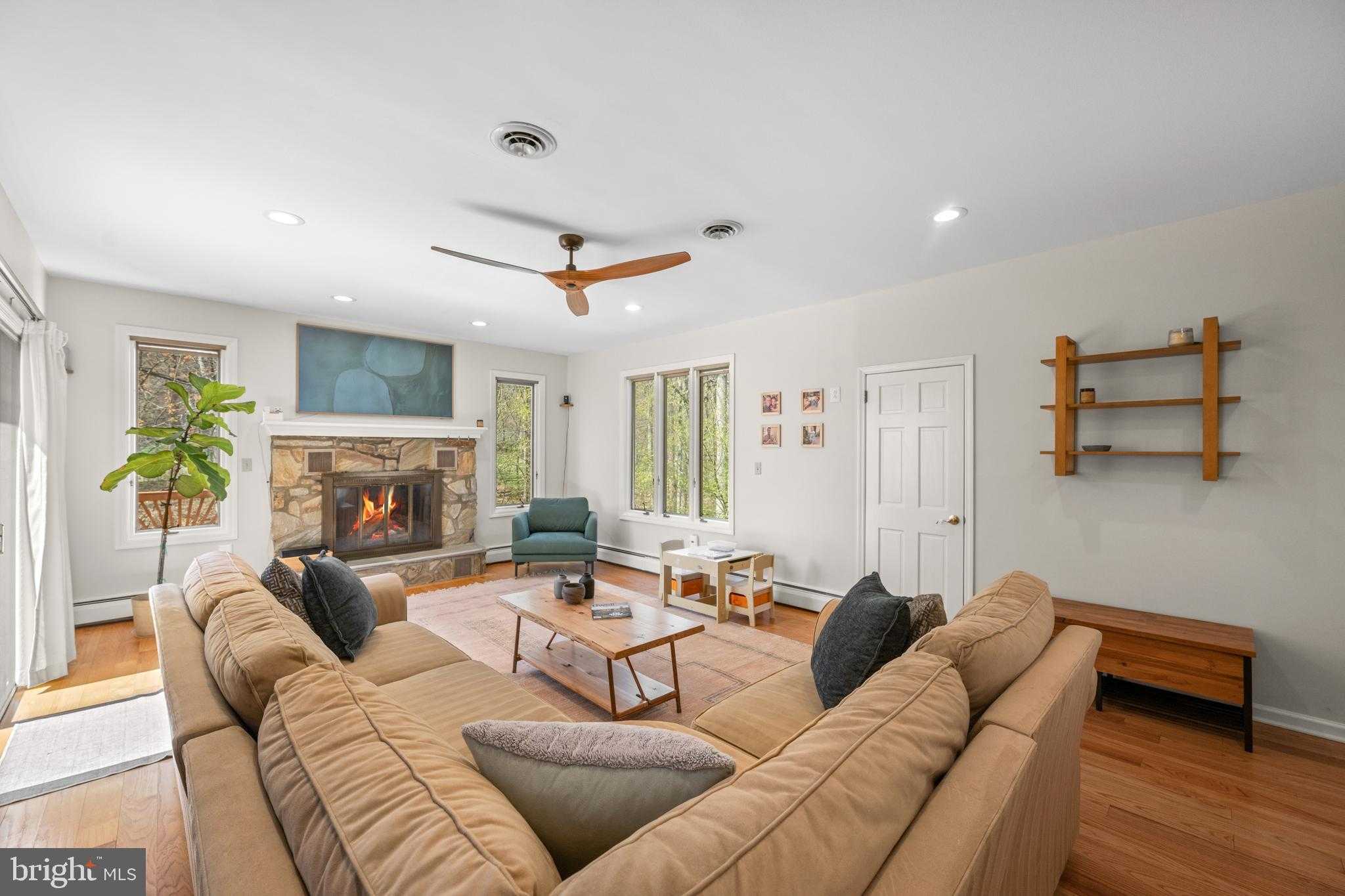 248 Seneca Dr photo 12