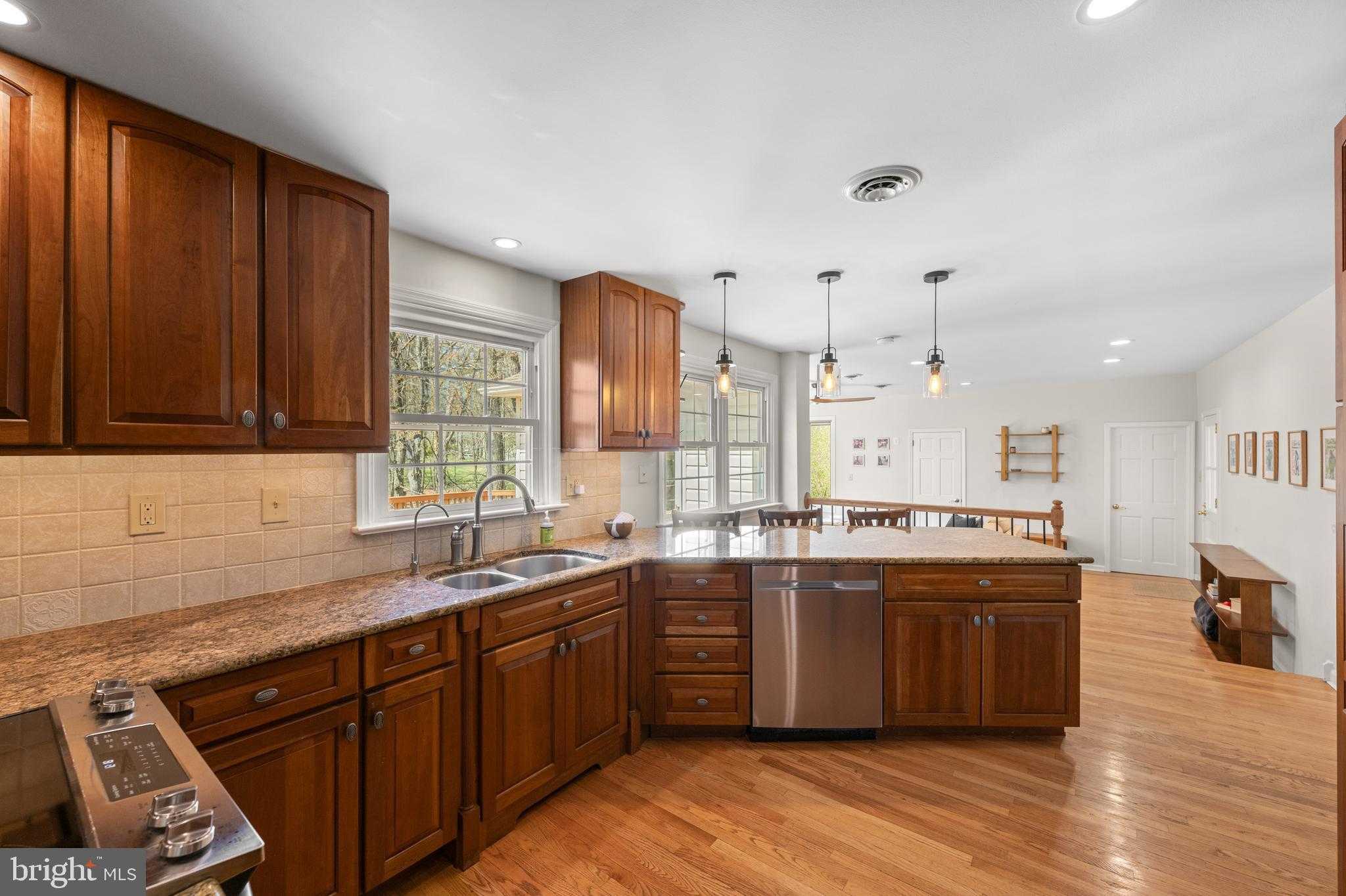 248 Seneca Dr photo 8