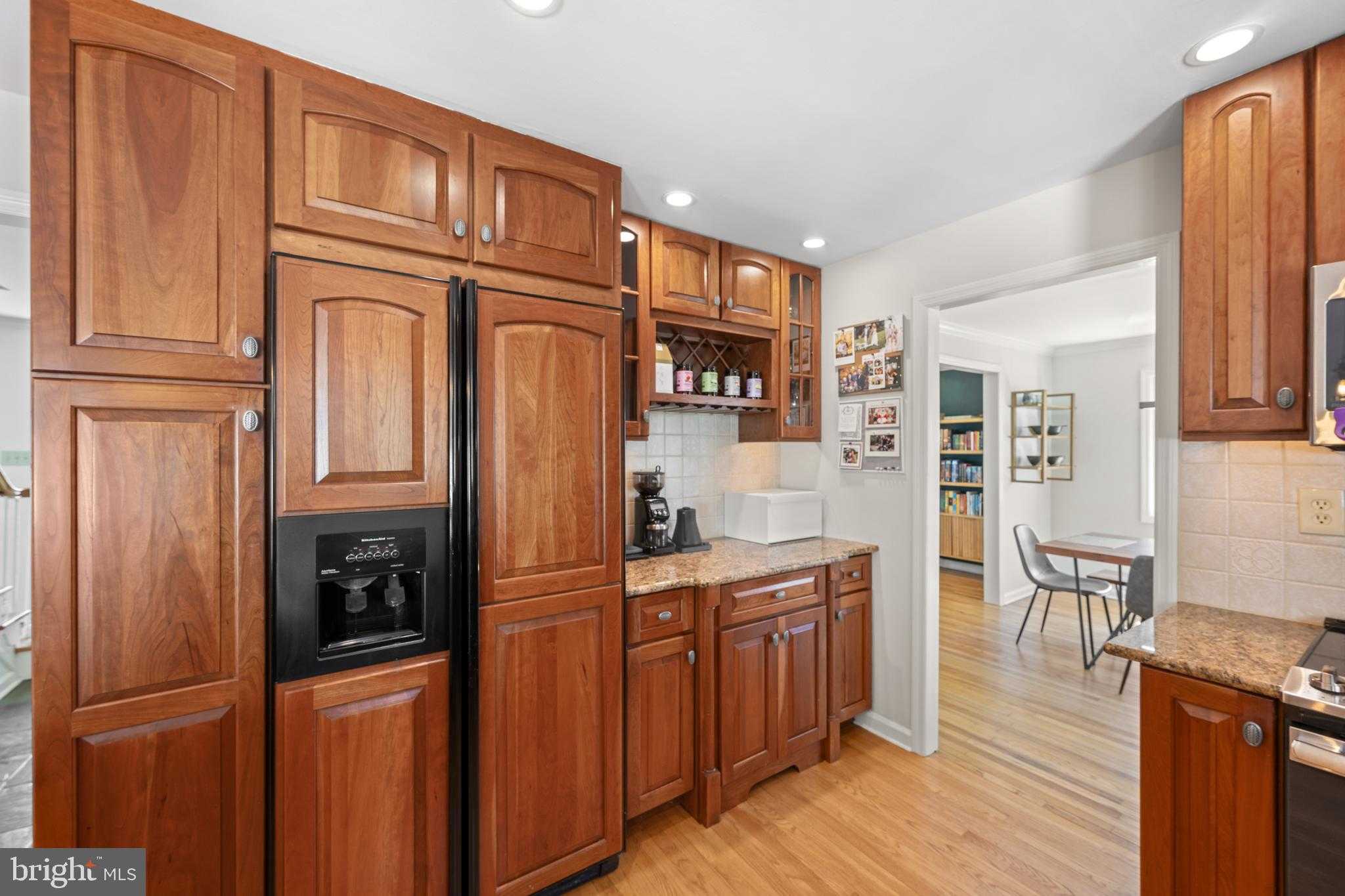 248 Seneca Dr photo 9