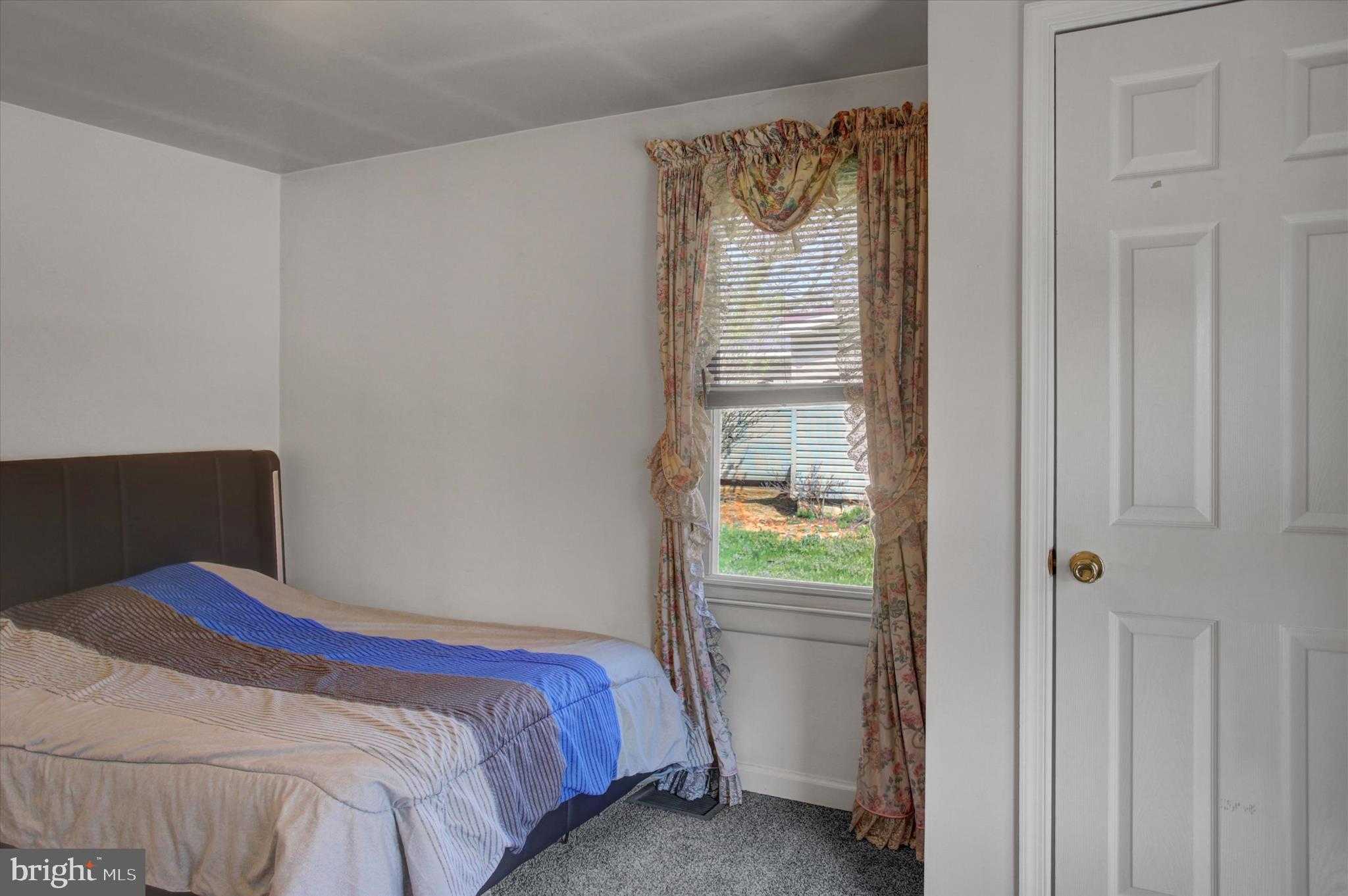 824 S Church St photo 14