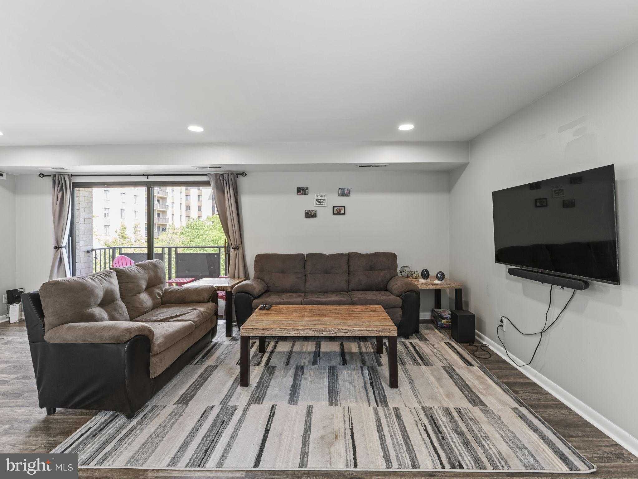 3100 S Manchester St Apt 541 photo 6