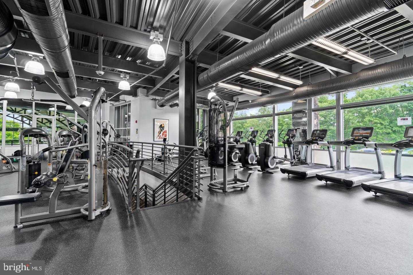 2511 Eastbourne Dr photo 23