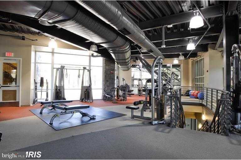 2511 Eastbourne Dr photo 24