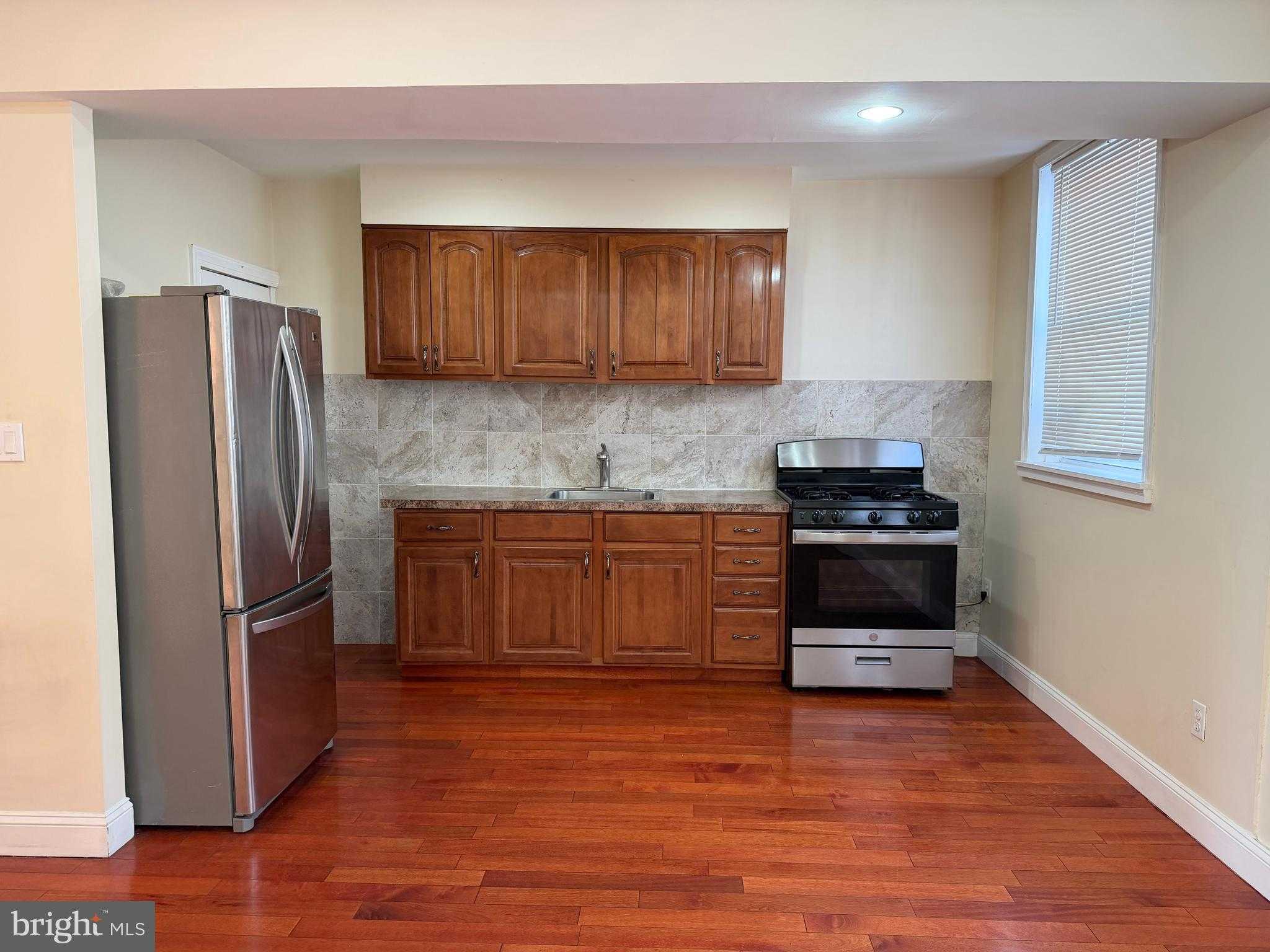 6735 Grovers Ave photo 22