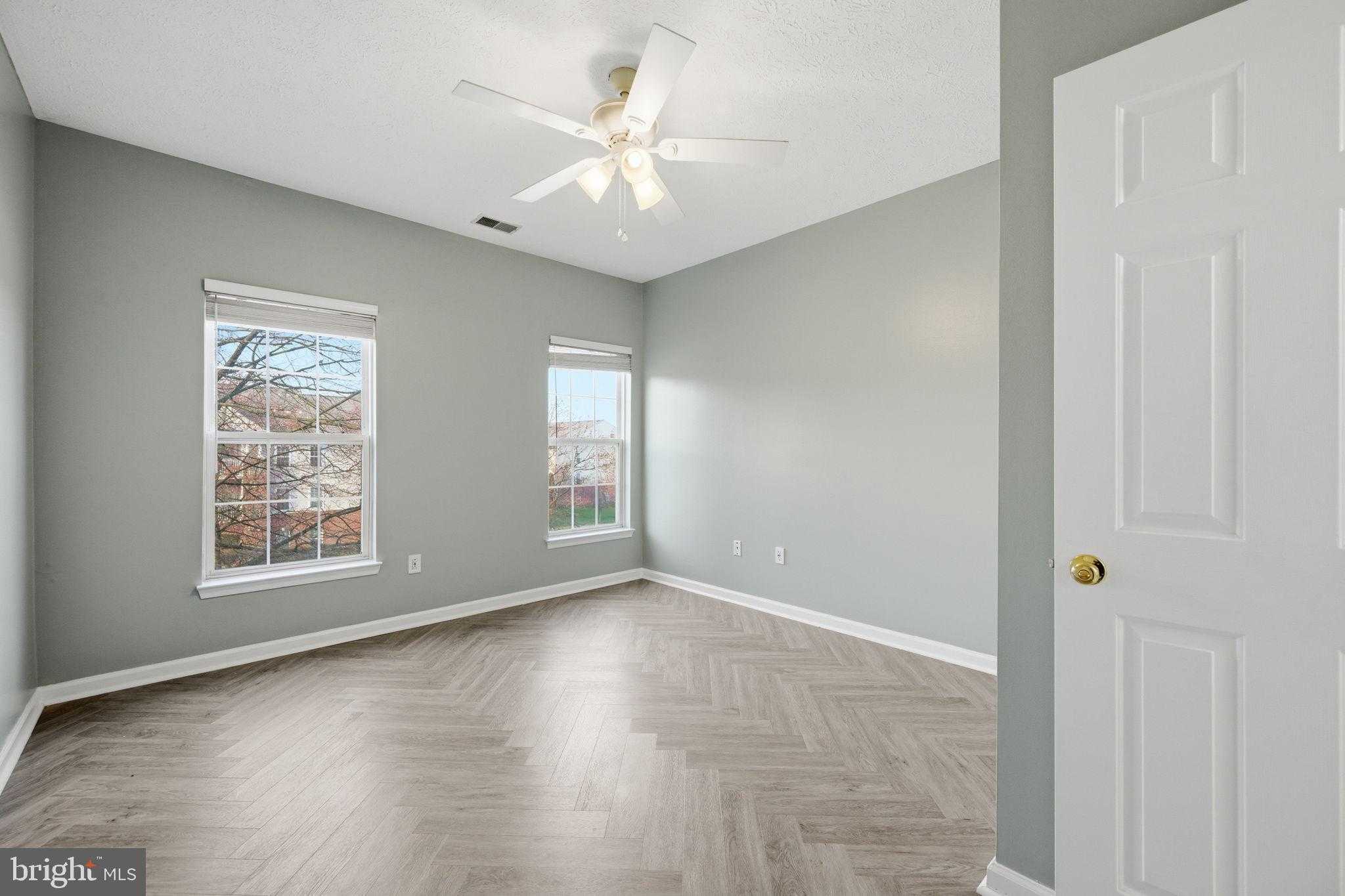 2402 Chestnut Terrace CT photo 12