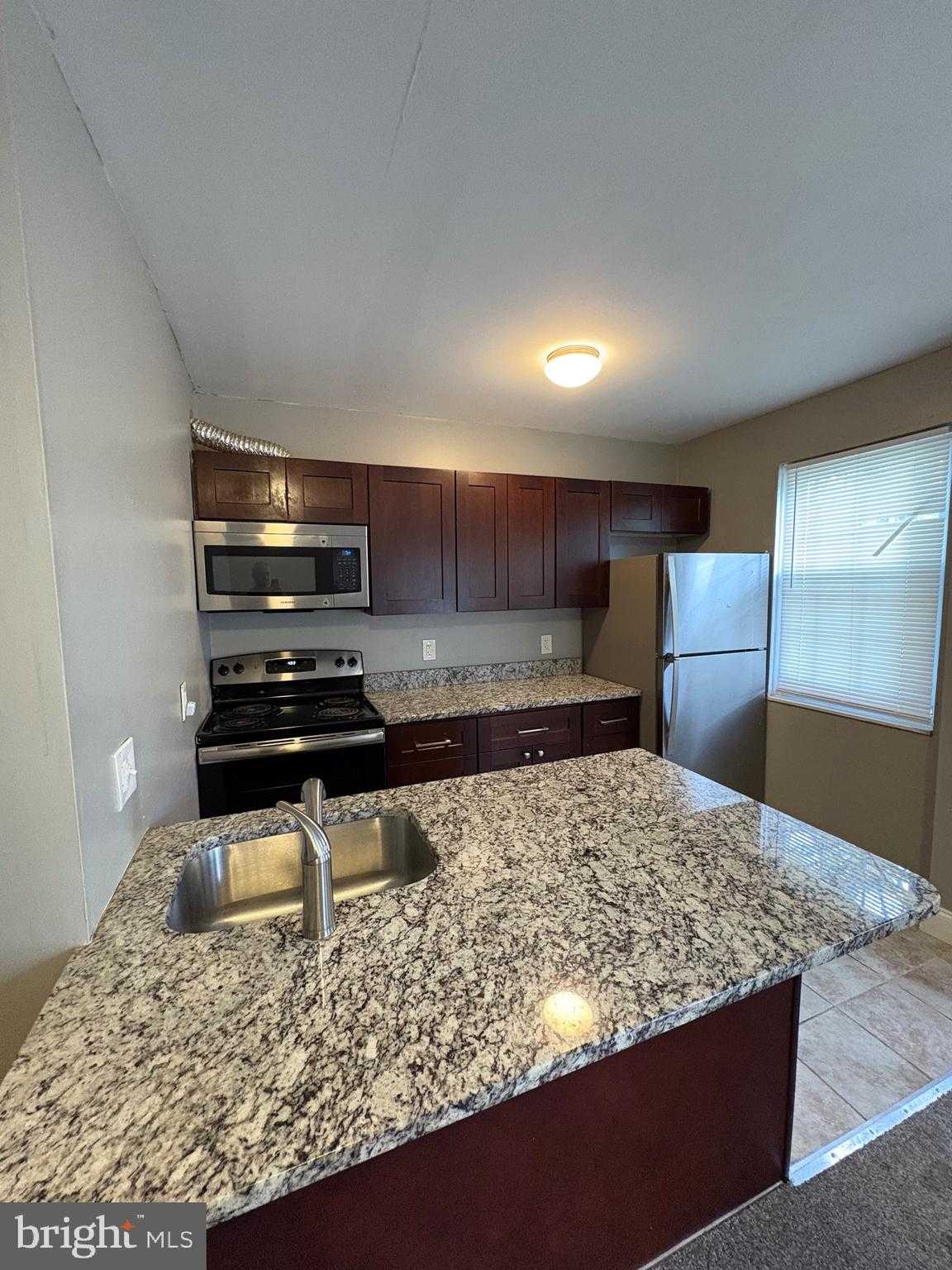 911 Saint Dunstans Rd photo 2