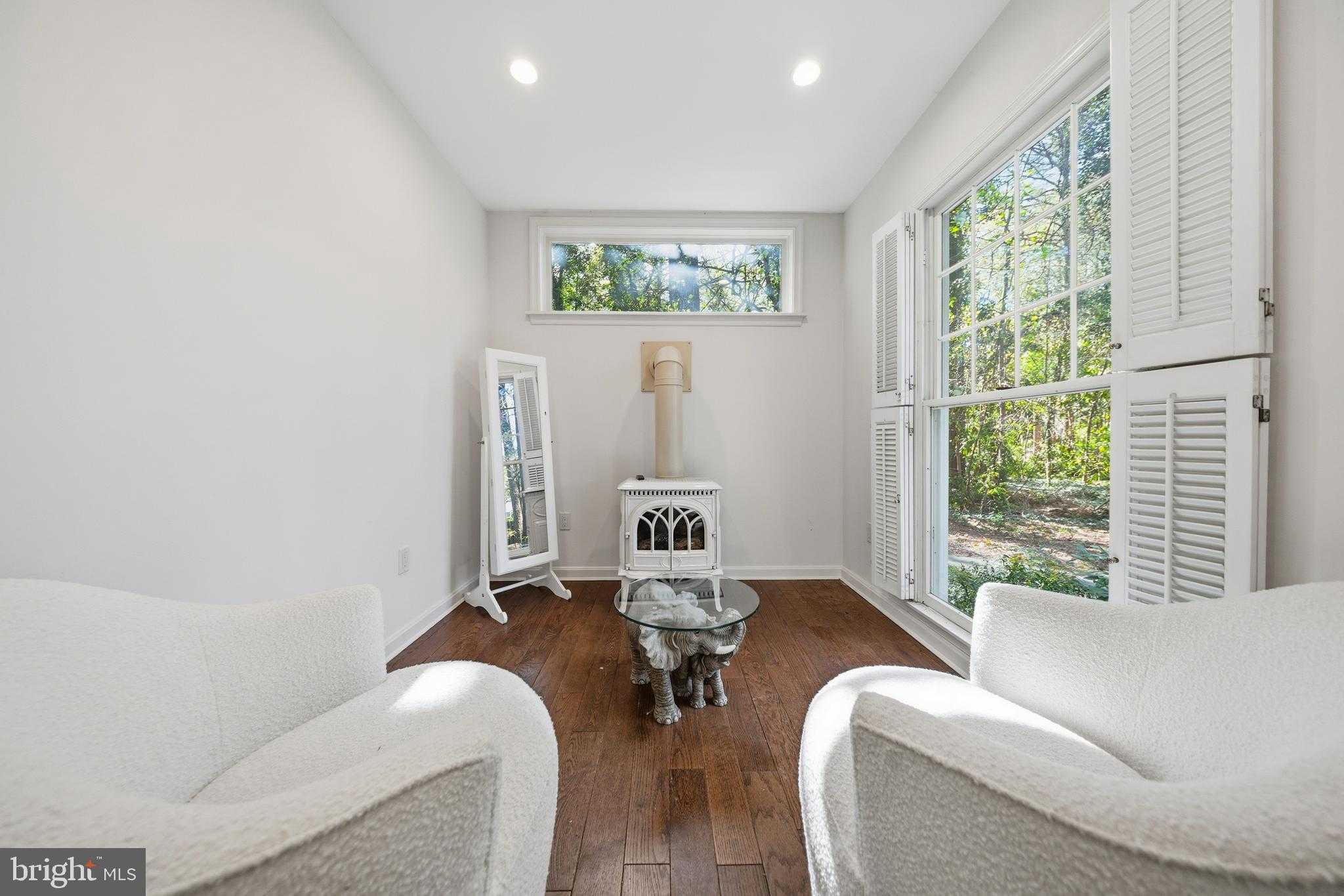 453 Rolling Rd photo 35