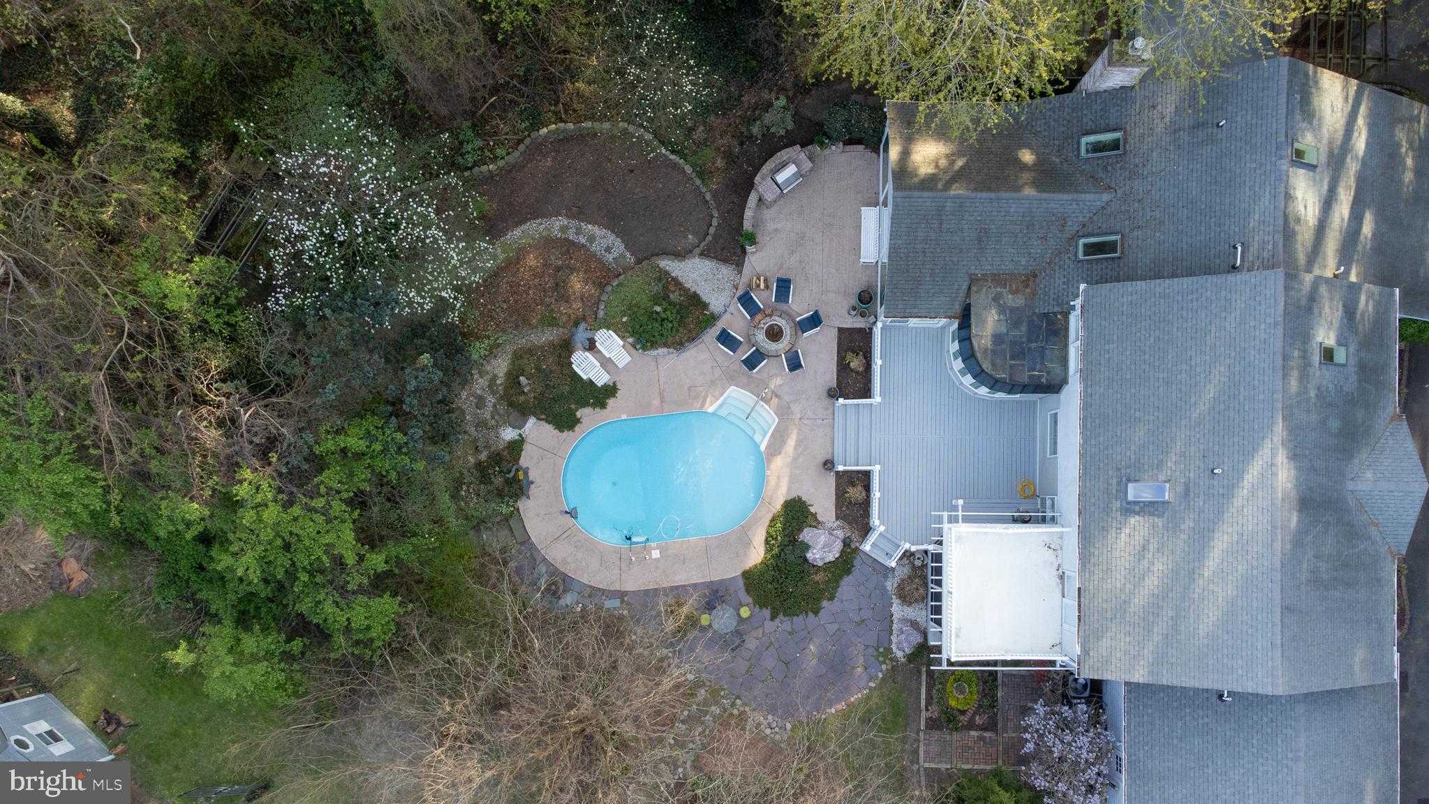 453 Rolling Rd photo 8