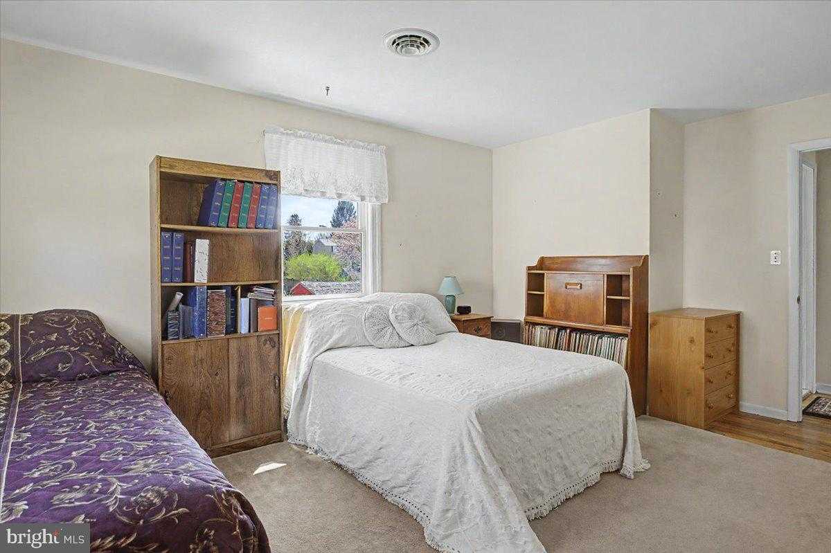 528 E Court St photo 26