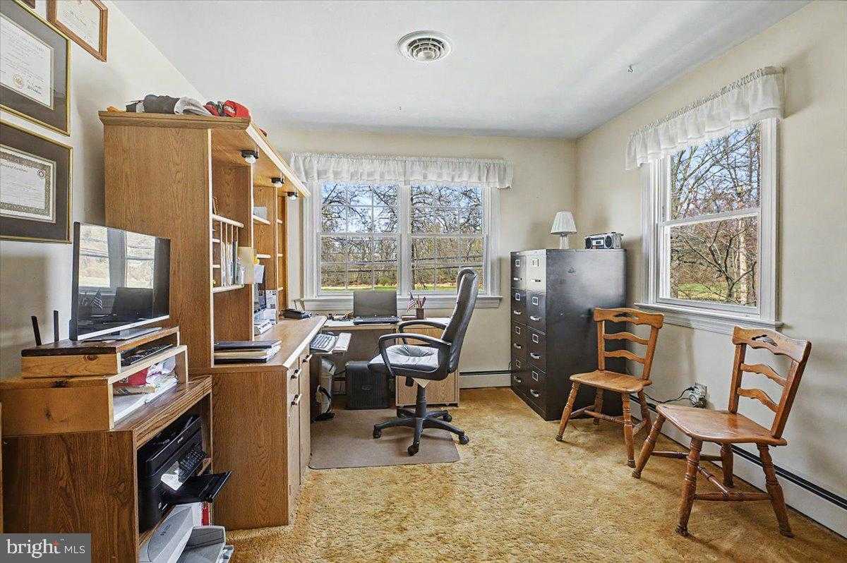 528 E Court St photo 34